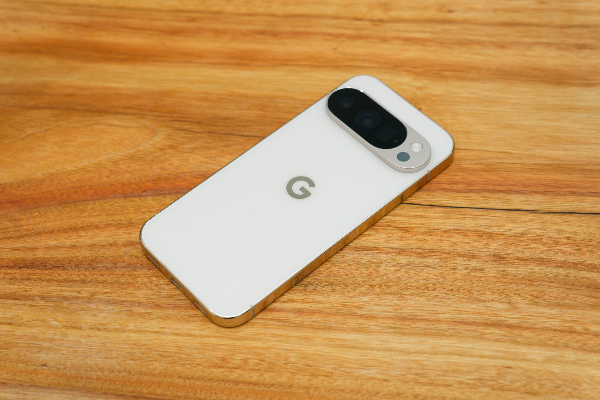 サイズは前モデルとほとんど変わらないが、バッテリー容量は増加している