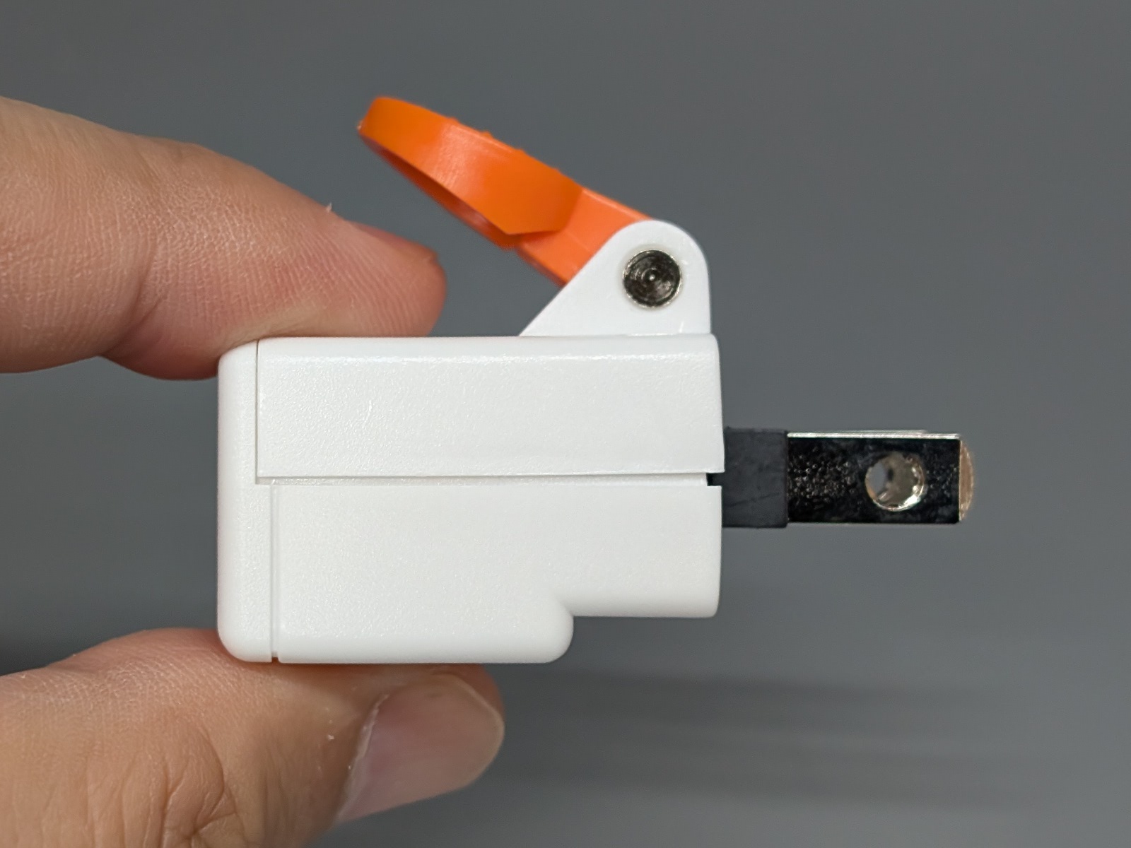 横から見たところ。この種の製品としては奥行きもなく非常にコンパクト