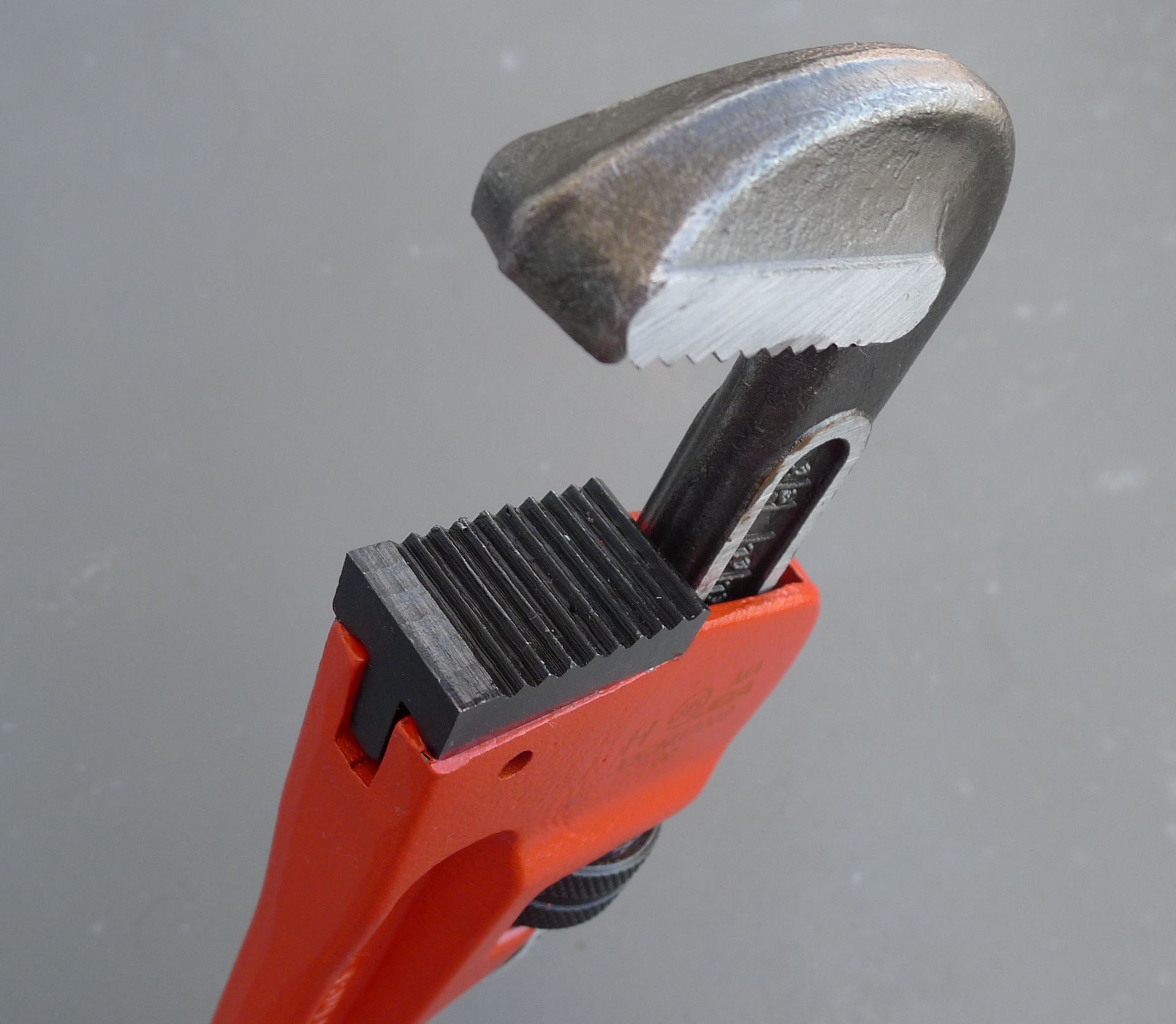 歯の部分は交換できるようになっているようだが、少なくとも素人には無理そうだ