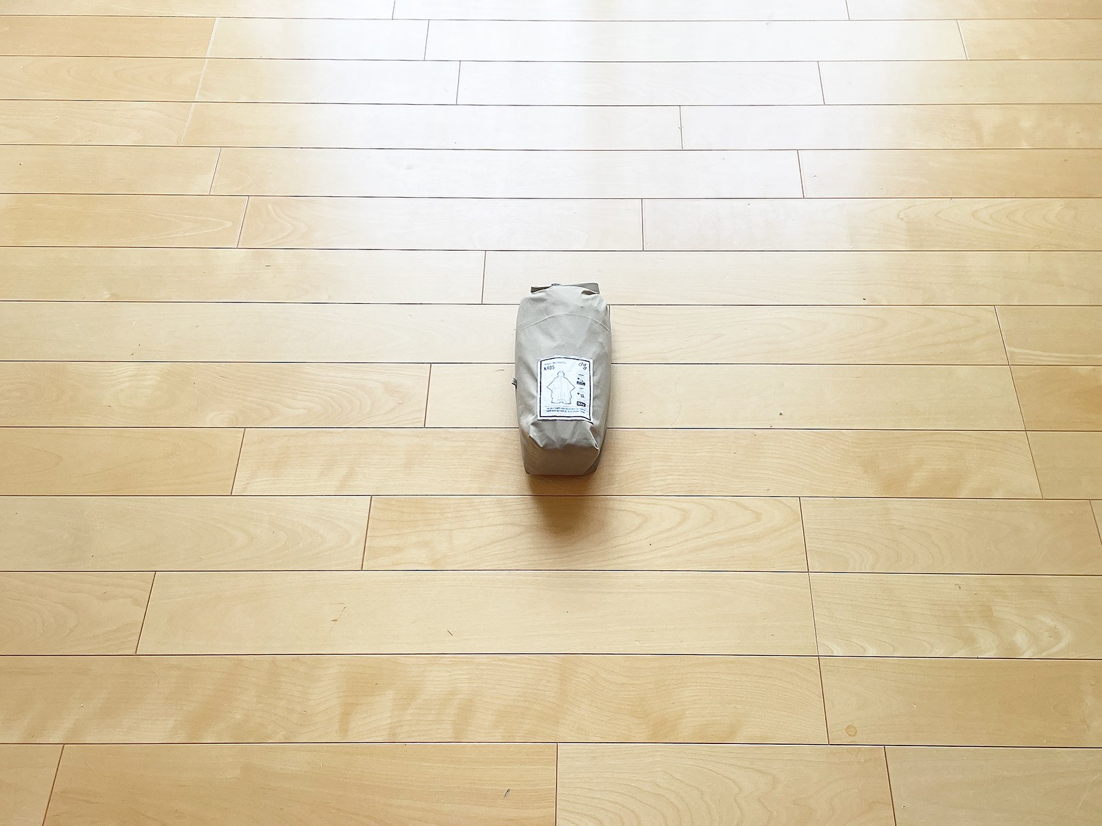 使い終わったら干して、折りたたんで袋にいれると、こんなコンパクトになります。