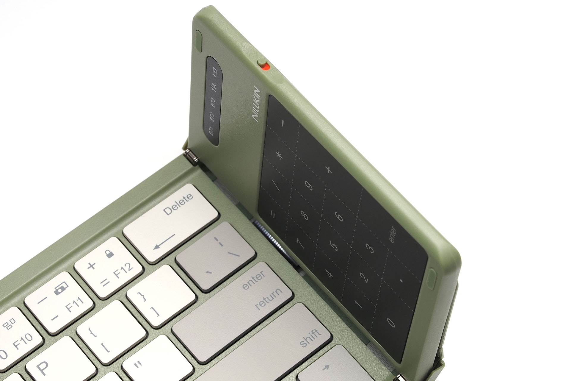 本体右側端、トラックパッドの横にスライド式の電源スイッチがある。