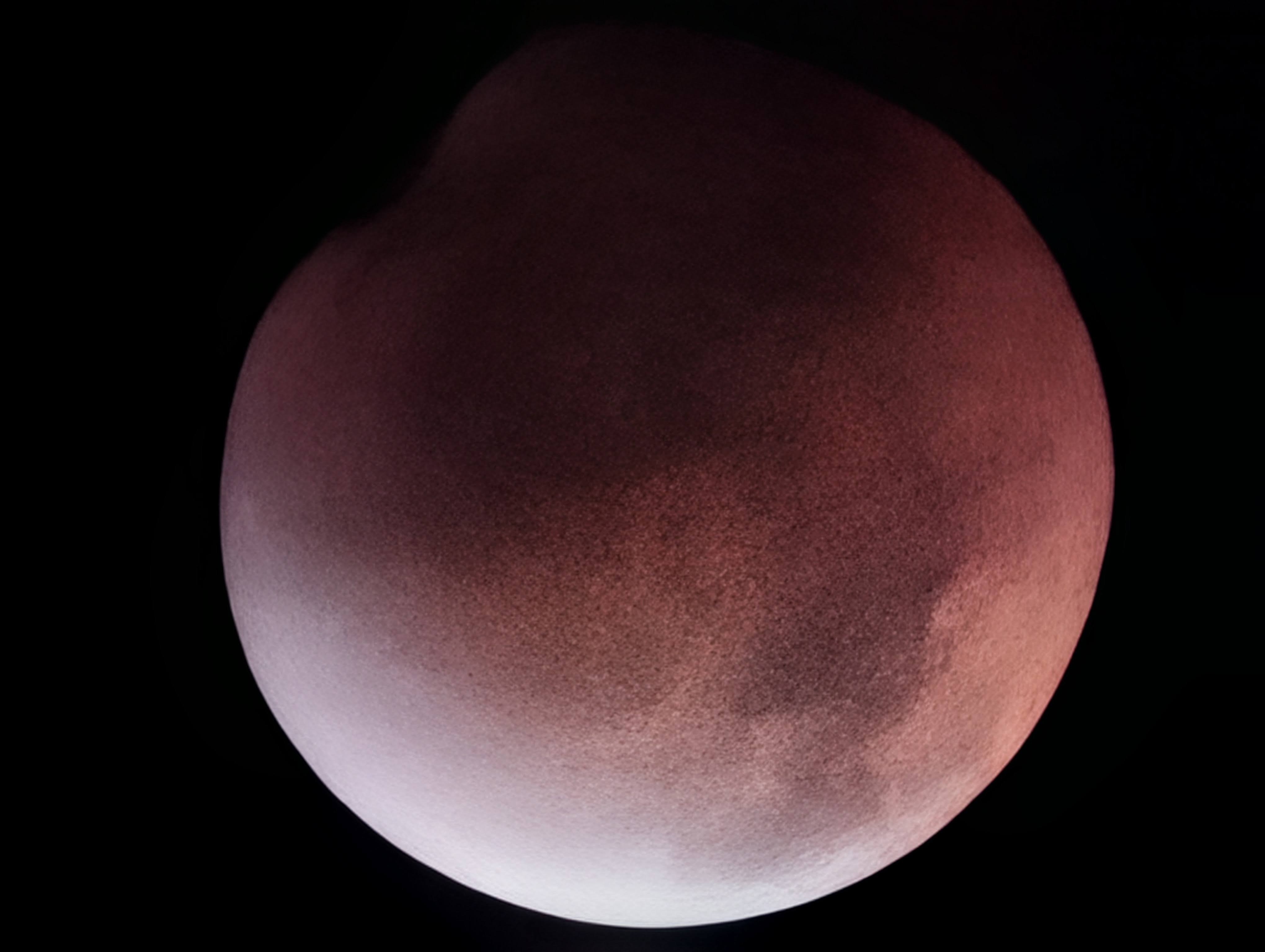 超解像ズームProで処理されたブラッディムーン。2時33分撮影