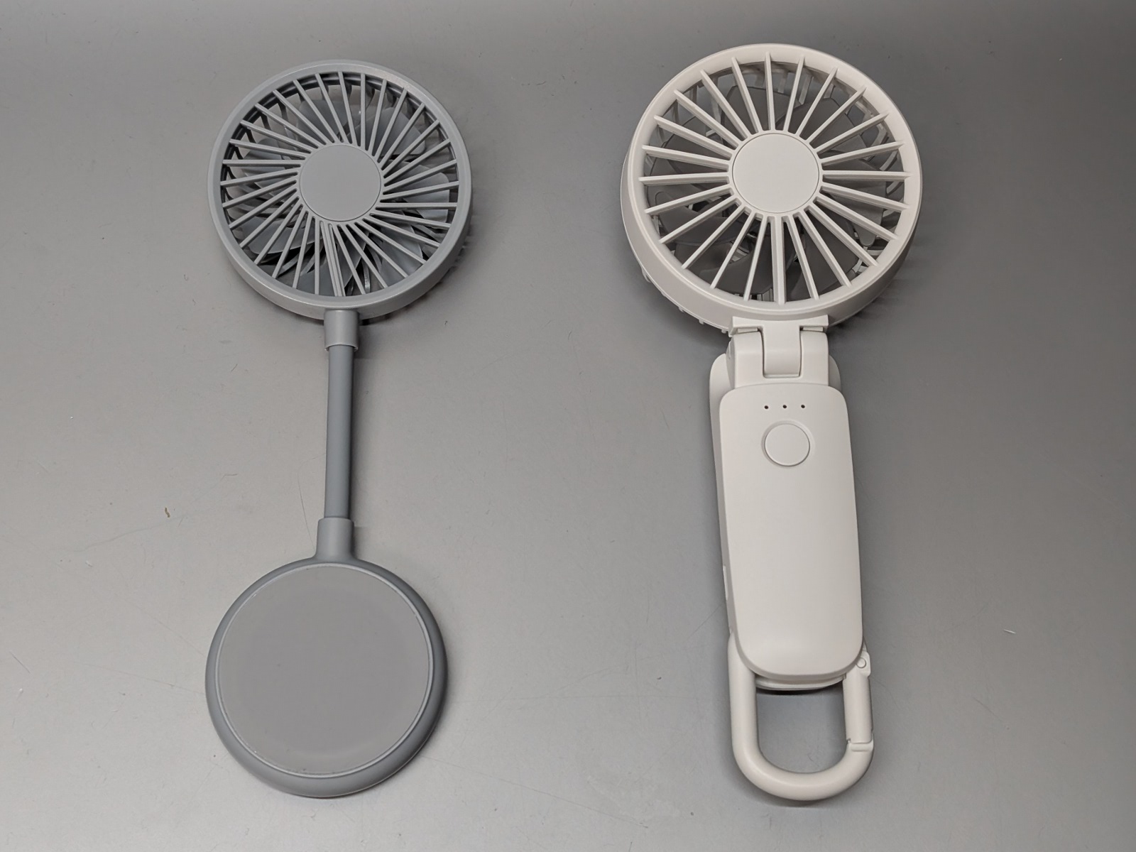 形状がオーソドックスなリズムのハンディファン（右）との比較。ファンの径はそこまで差はない