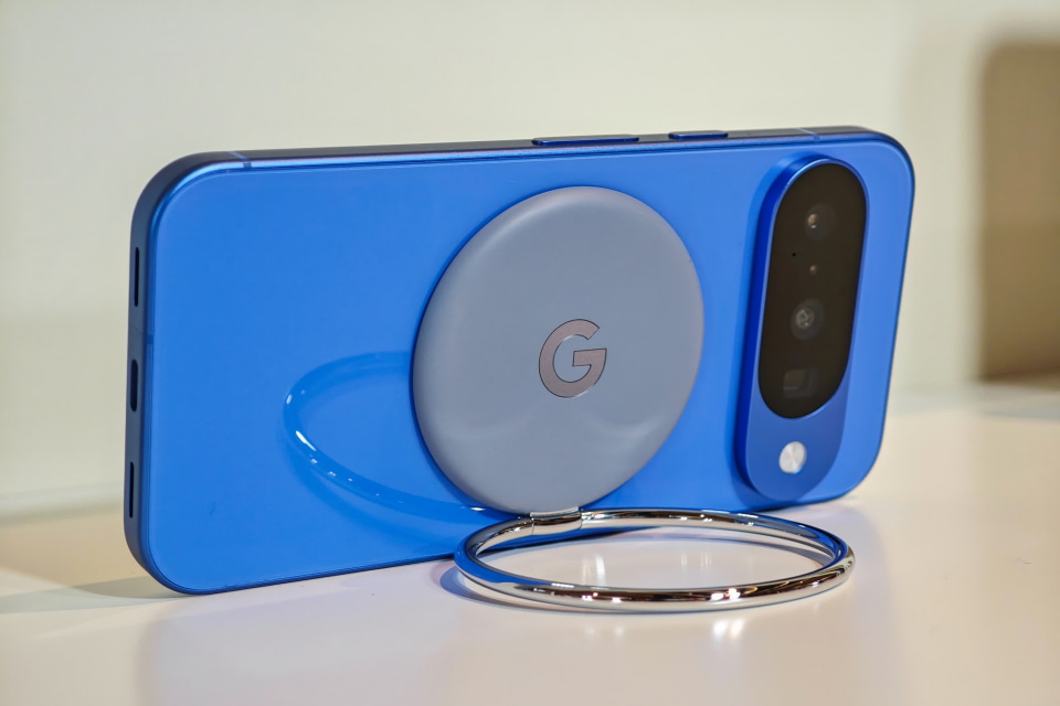 Pixel 10とQi2マグネット Pixelsnapリングスタンド例