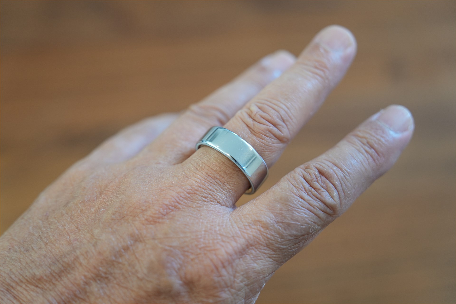 6色から選べるが、筆者は最も安いシルバーを購入した