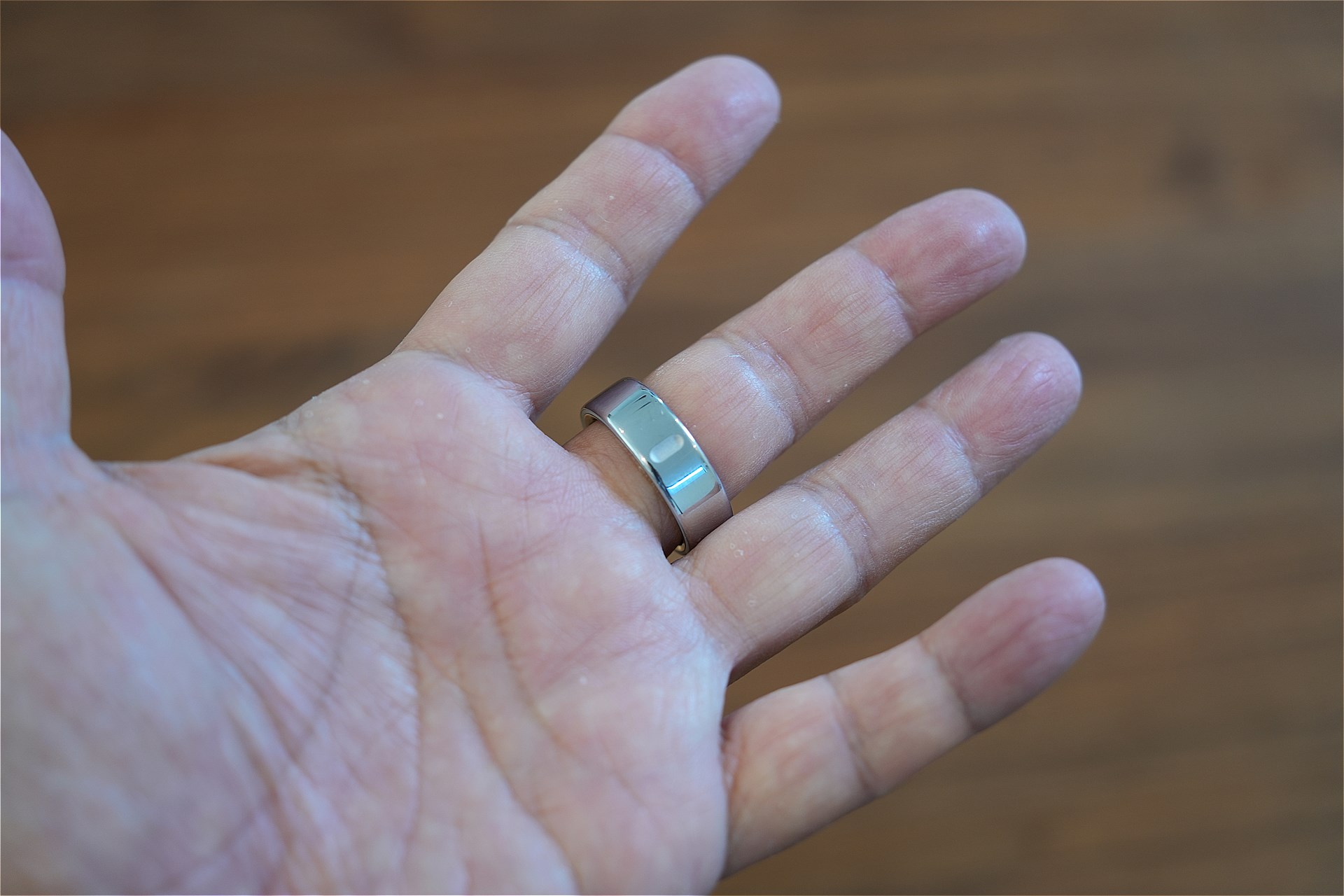 白い線が内側に来るように安定して装着する必要がある