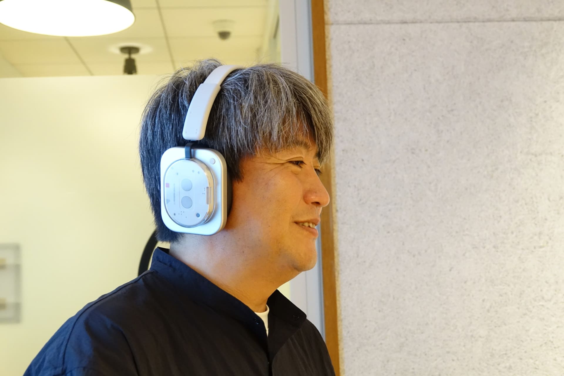 「Nothing Headphone (1)」を発売、モデルはNothing Japanの黒住吉郎氏