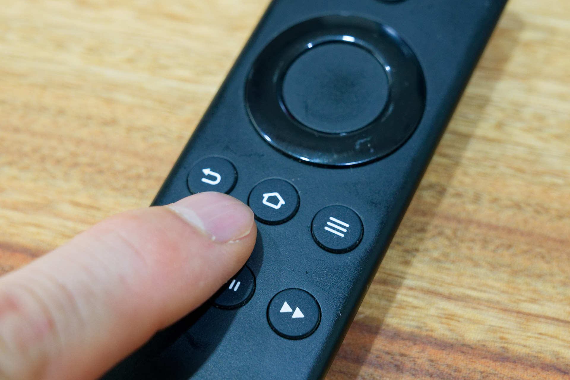 ホームボタンを15秒ほど押し続けるとペアリングモードに