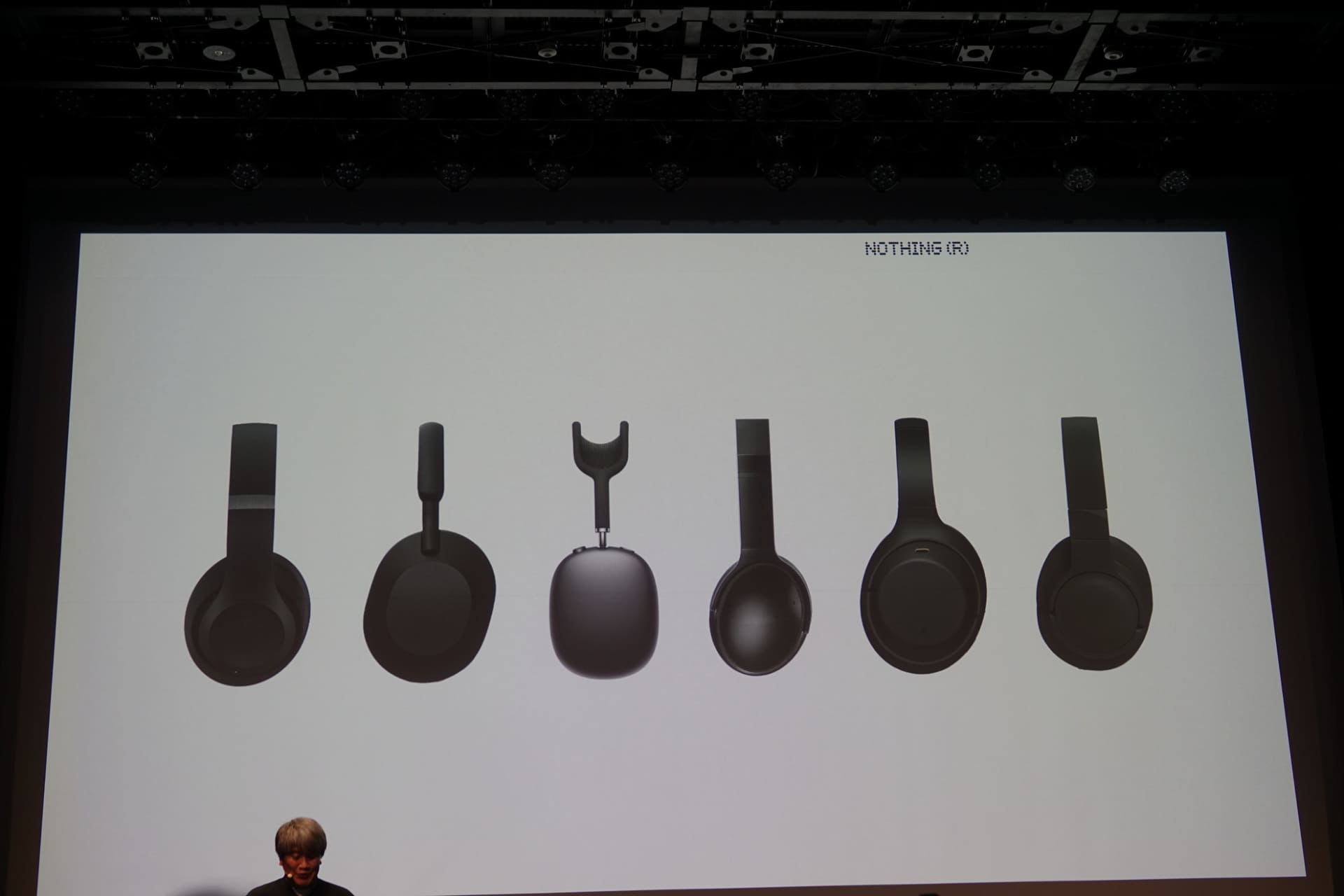 ロゴを無くしてしまうとどのヘッドホンも単一的になる