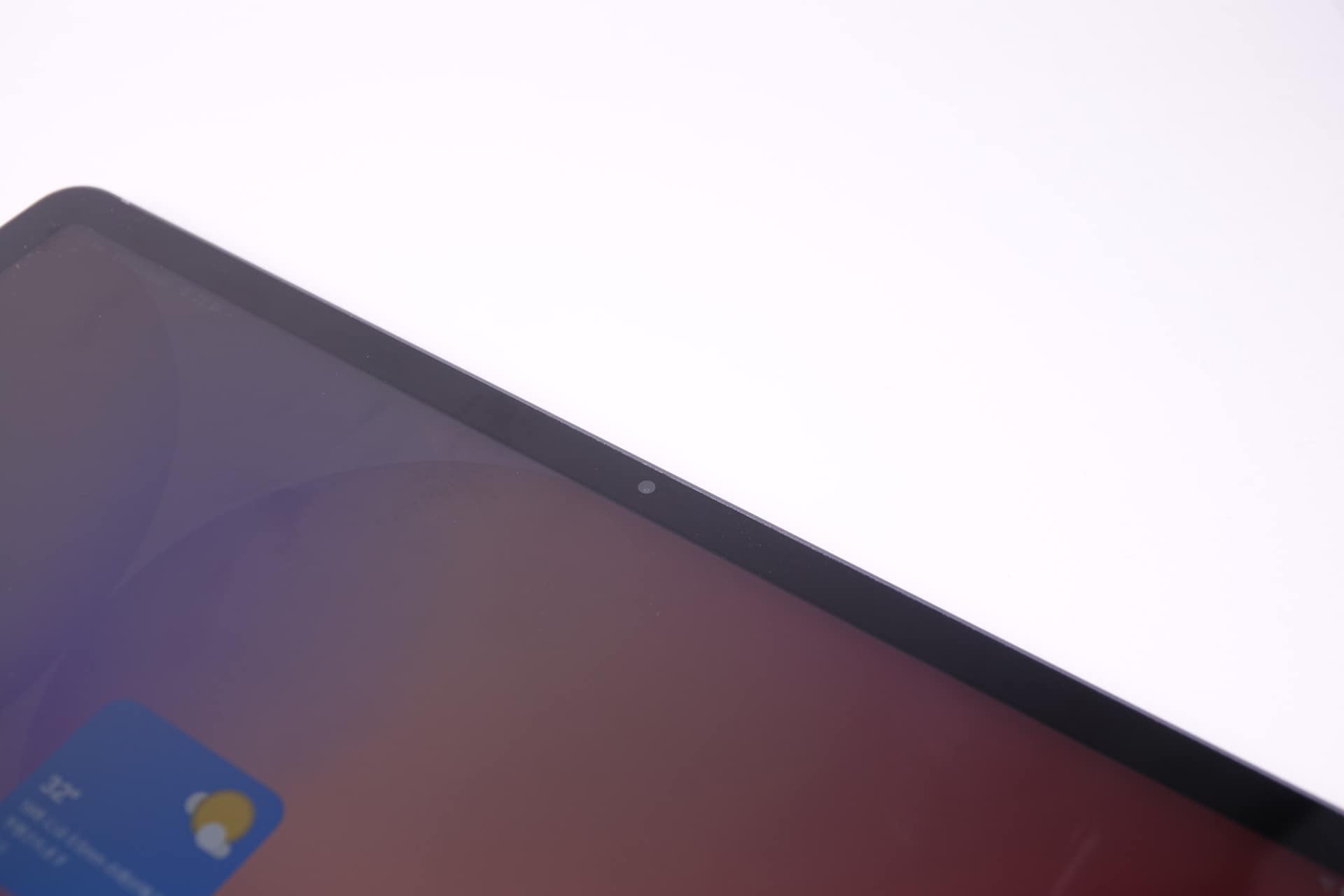 前面上部（横持ち）にフロントカメラ