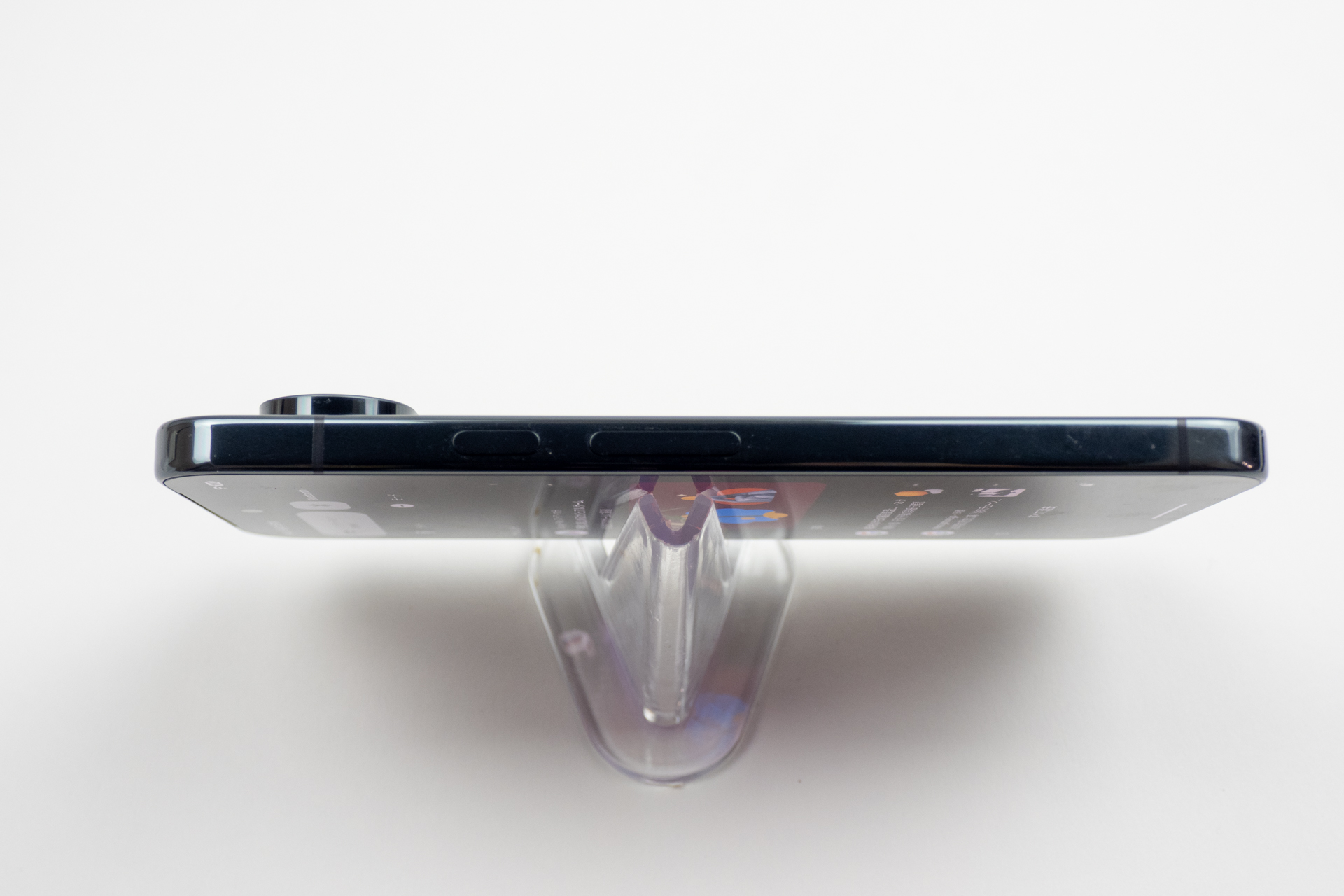 Pixel 10 Pro XLの本体右側面