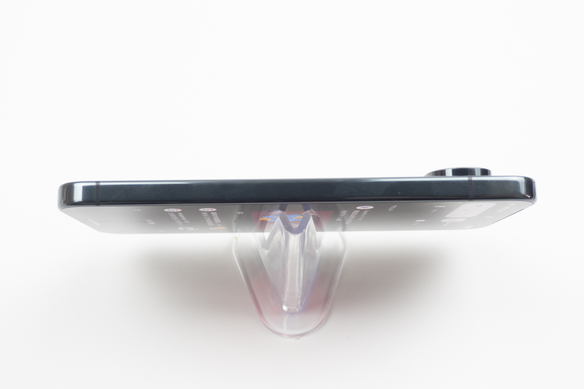 Pixel 10 Pro XLの本体左側面