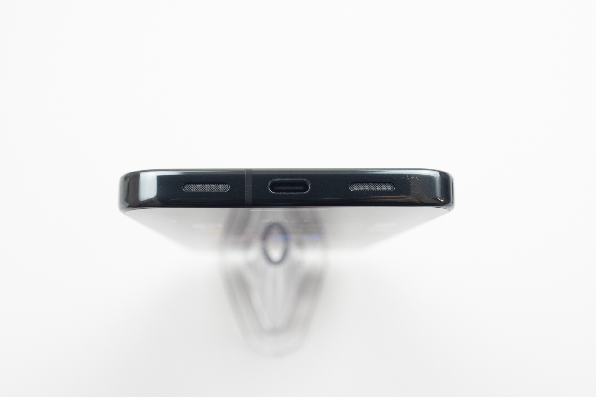 Pixel 10 Pro XLの本体底面