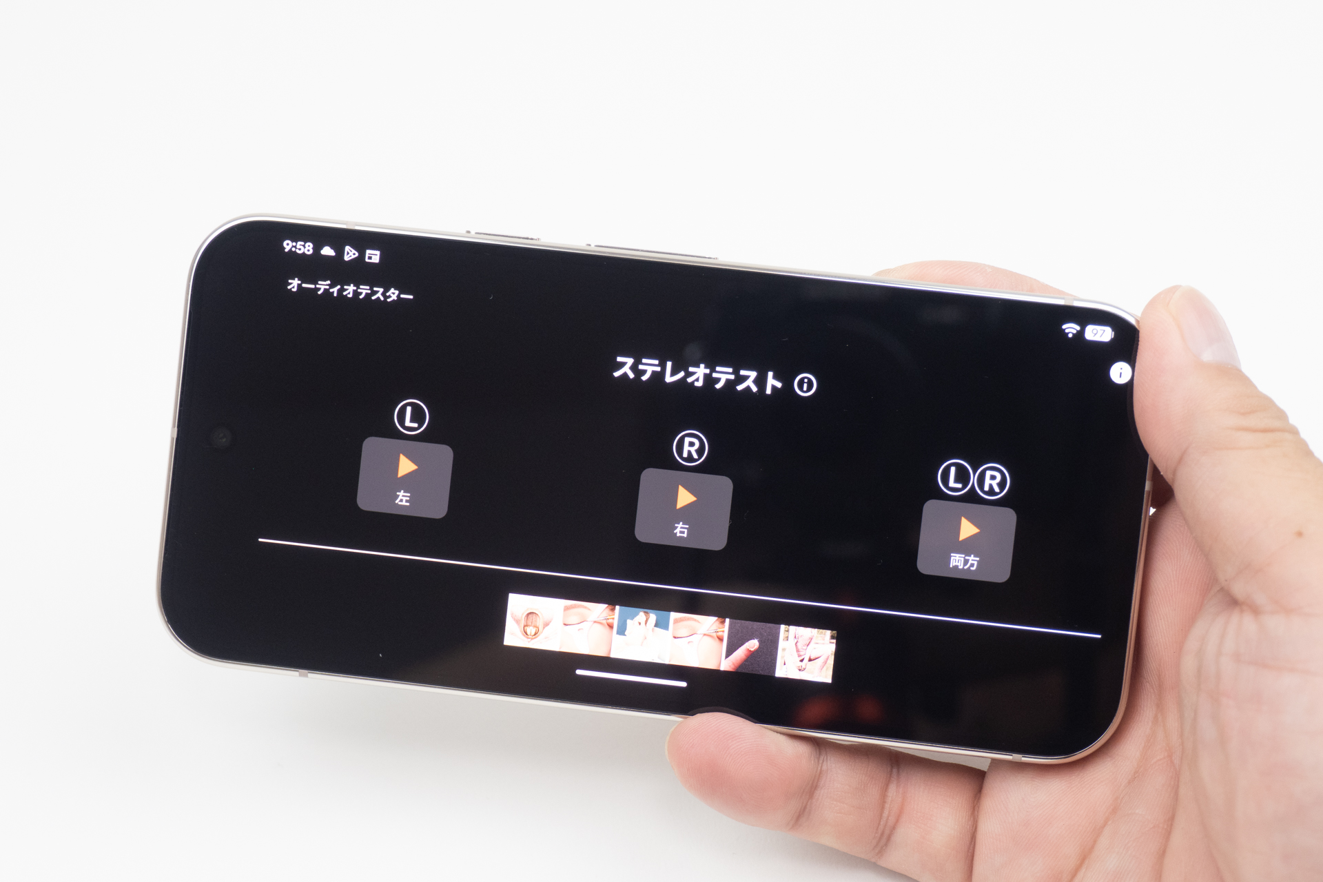 スピーカーは両モデルとも左右のバランスの悪さが若干気になる