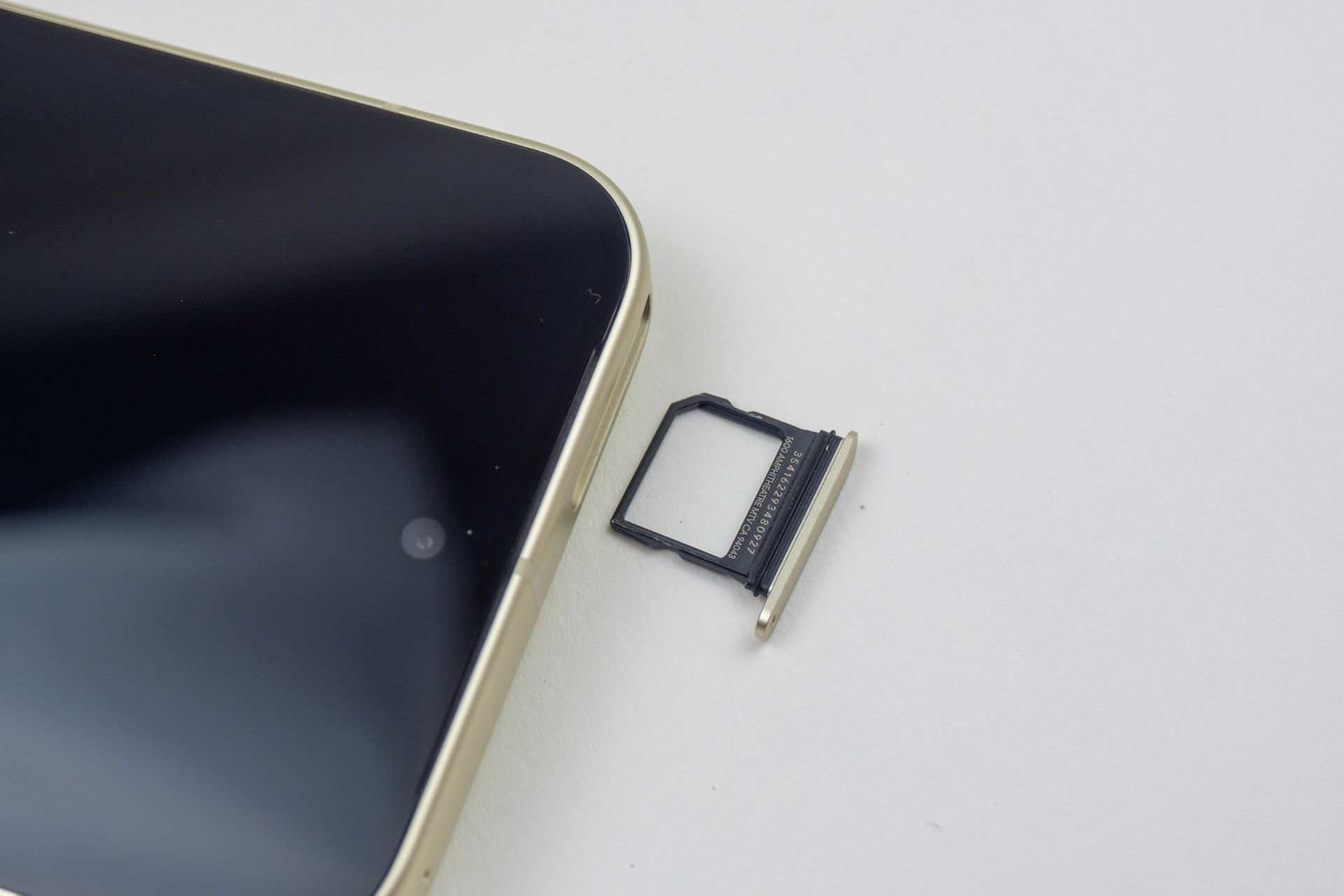 本体上部のSIMトレー