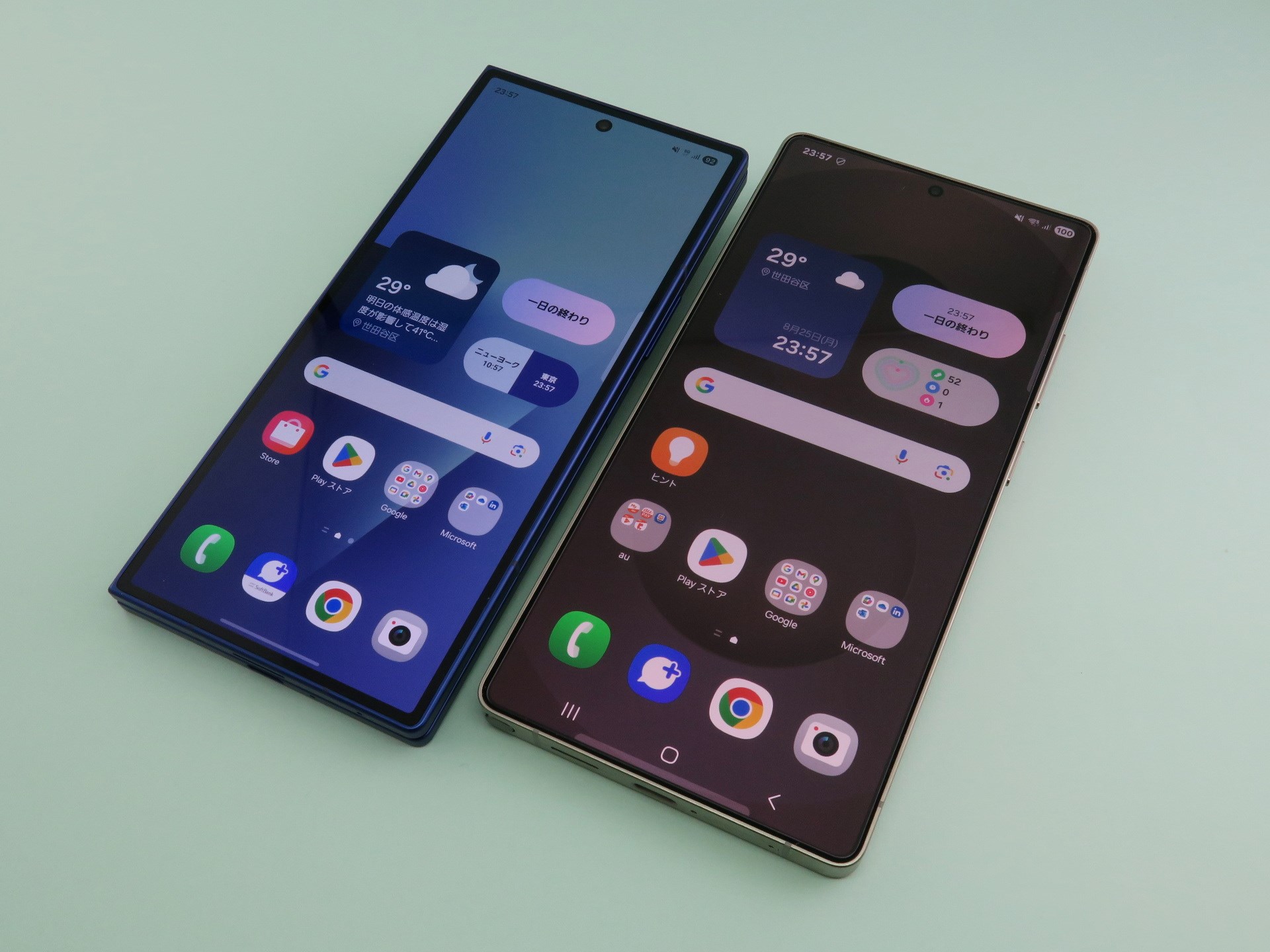 「Galaxy Z Fold7」（左）と「Galaxy S25 Ultra」（右）の前面。ボディの幅は「Galaxy S25 Ultra」が4.8mm広い程度の違い