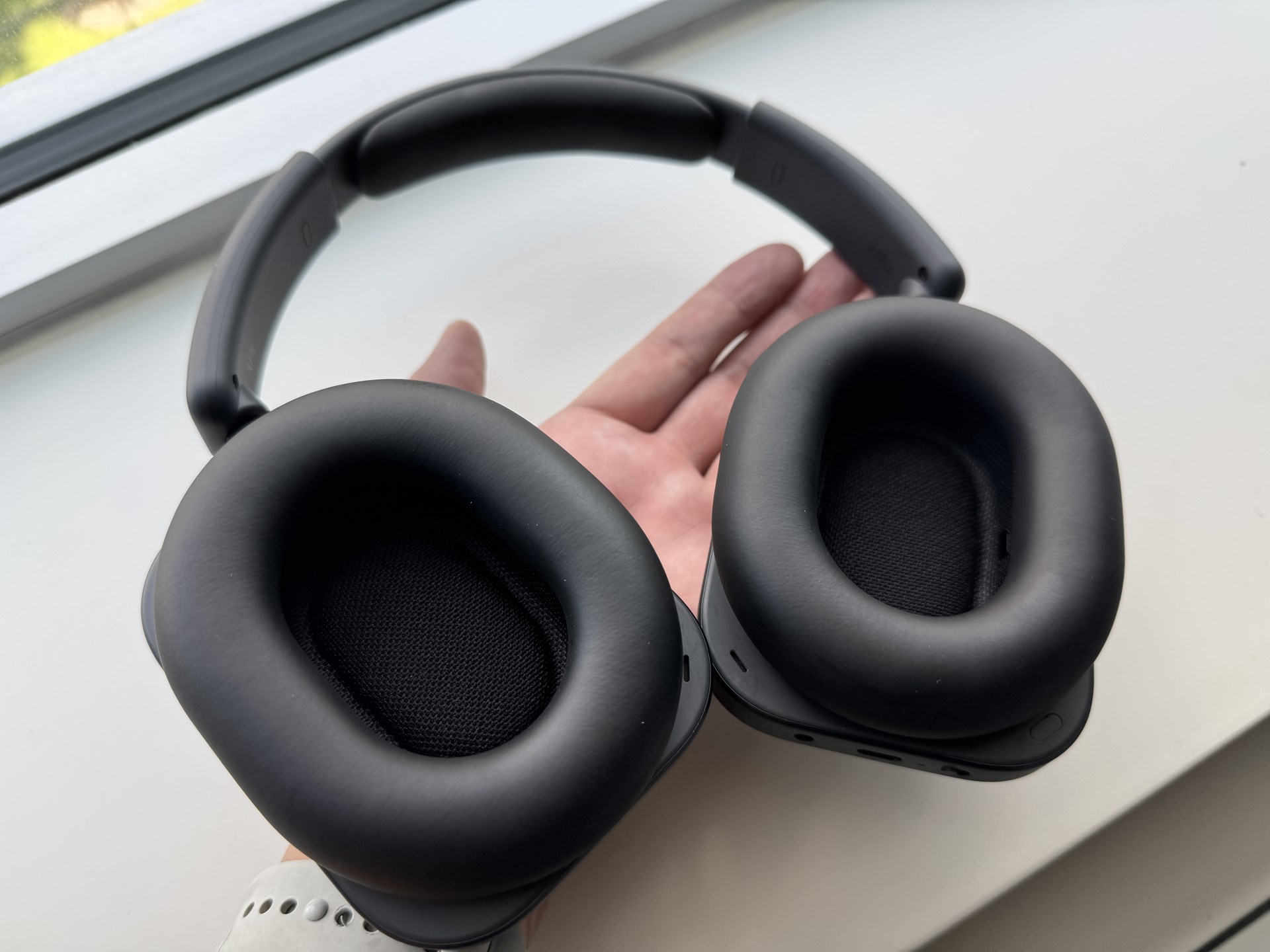 イヤーパッドが手軽に交換できれば、メンテナンスしながら長く愛用できるのに残念