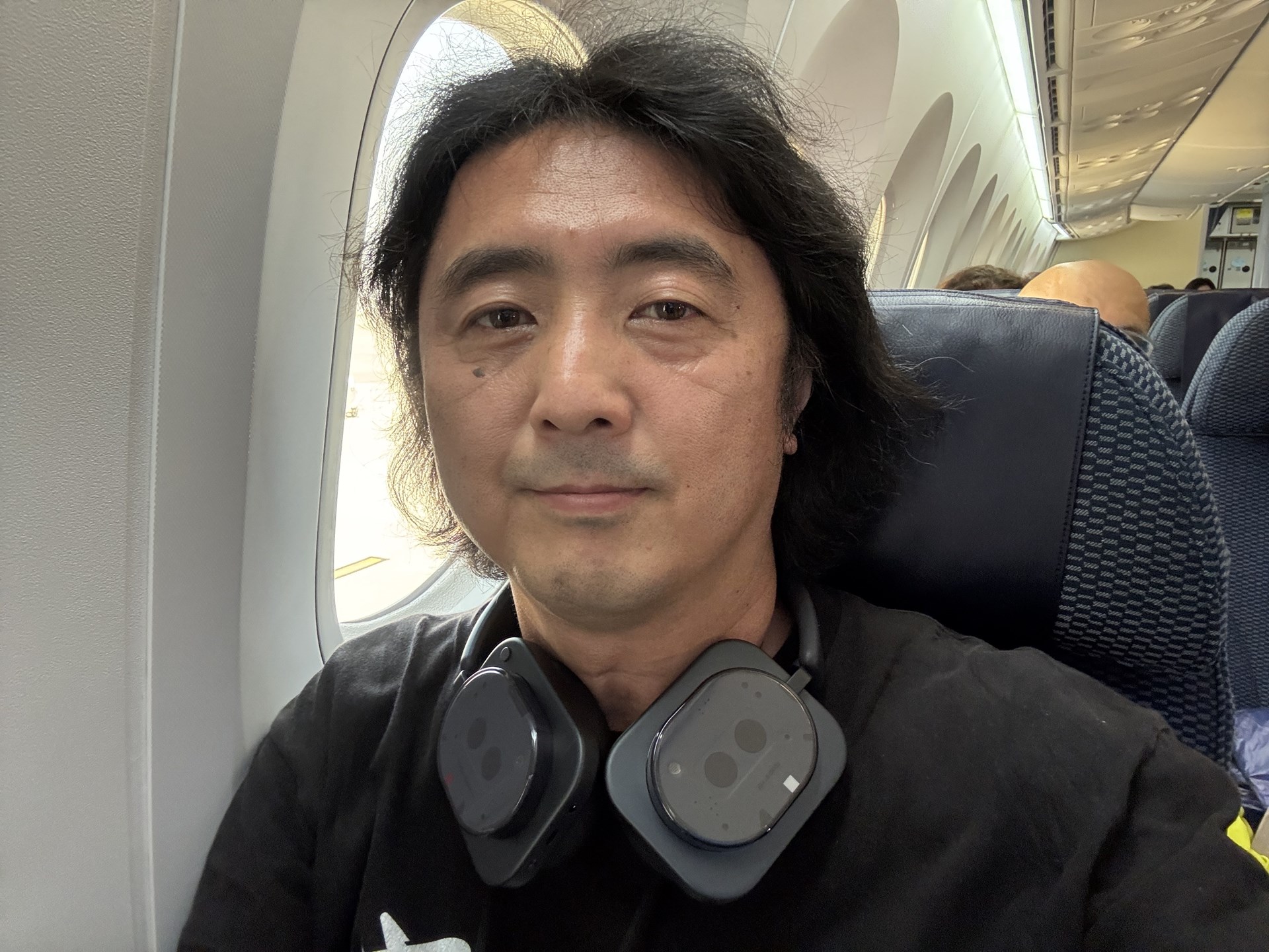 「Nothing Headphone(1)」（直販価格：3万9800円）をお借りして、飛行機で使ってみました