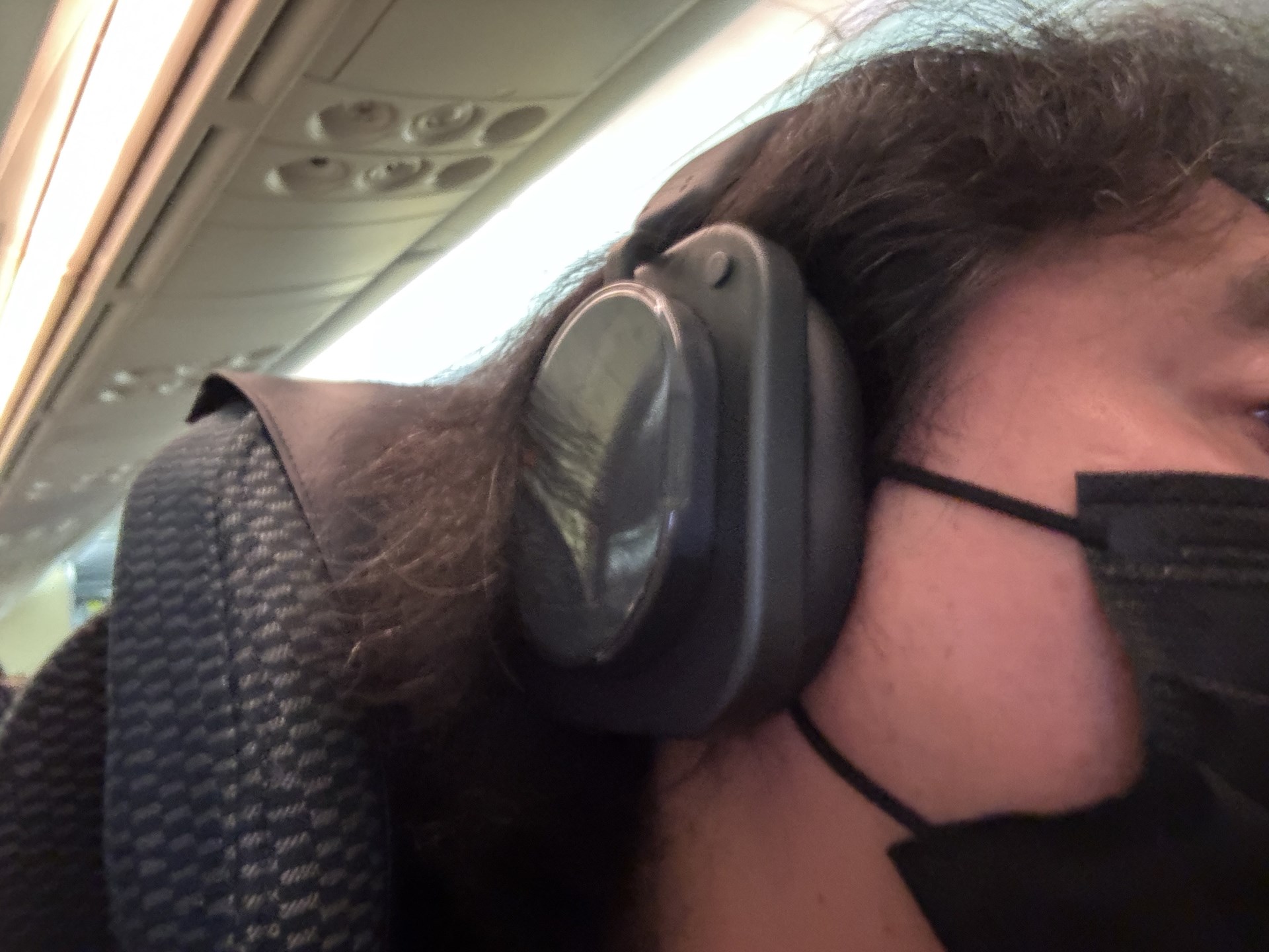 11時間外さずにつけっぱなしにしていましたが、耳が痛くて着けたくないといった具合にはならず、装着感は良好