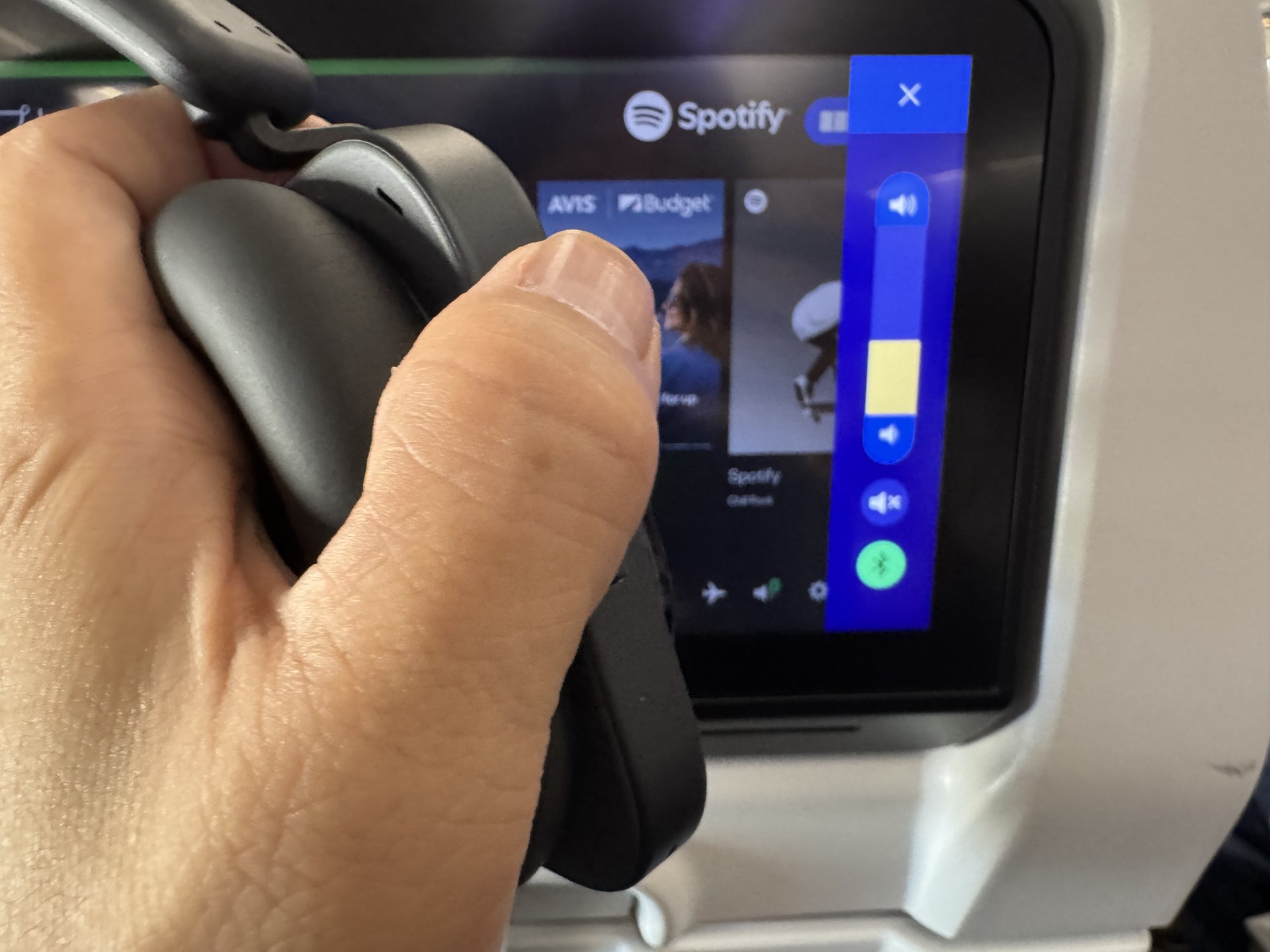 音量調整など、Nothing Headphone(1)のボタンと連動しているので、調整しやすい