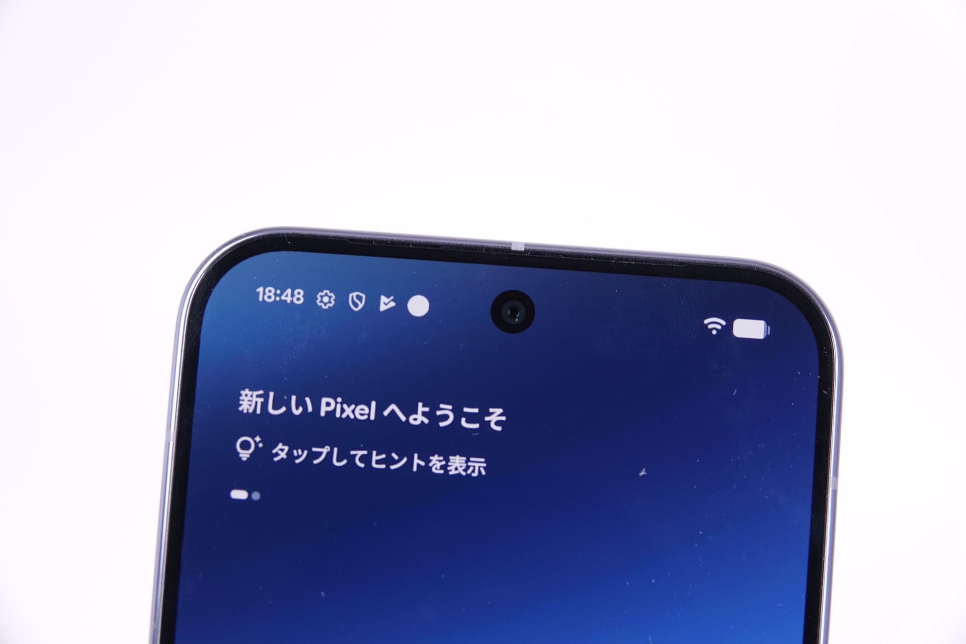 フロントカメラはパンチホール