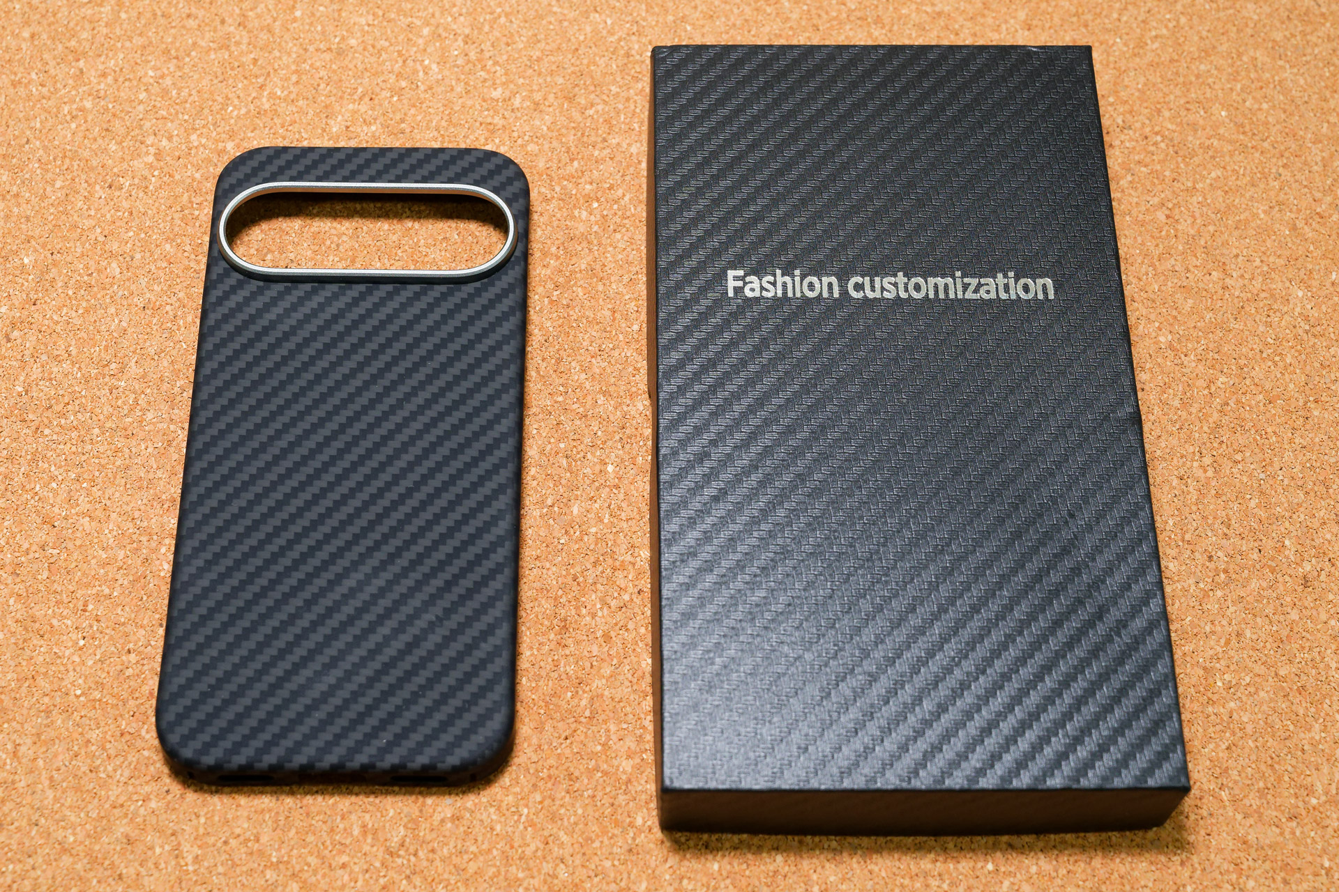 外箱は「Fashion customization」。ダサい！（褒め言葉）