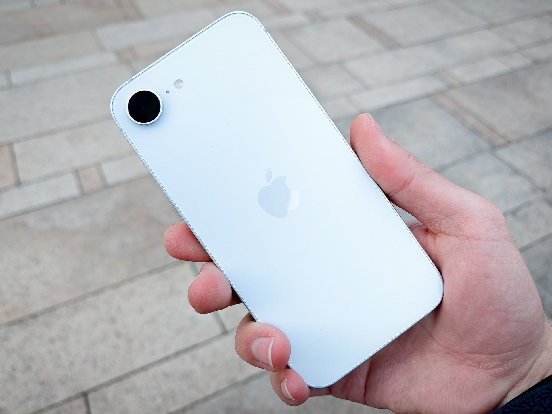 iPhone 16e