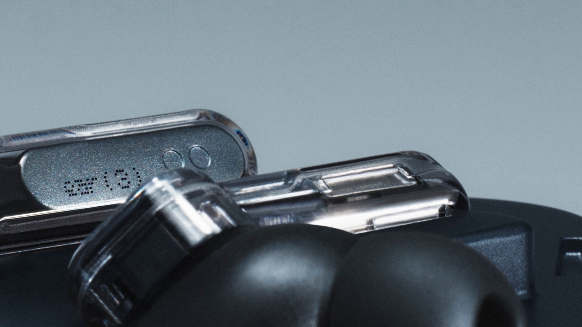 新たに公開された「Ear (3)」のティザー画像