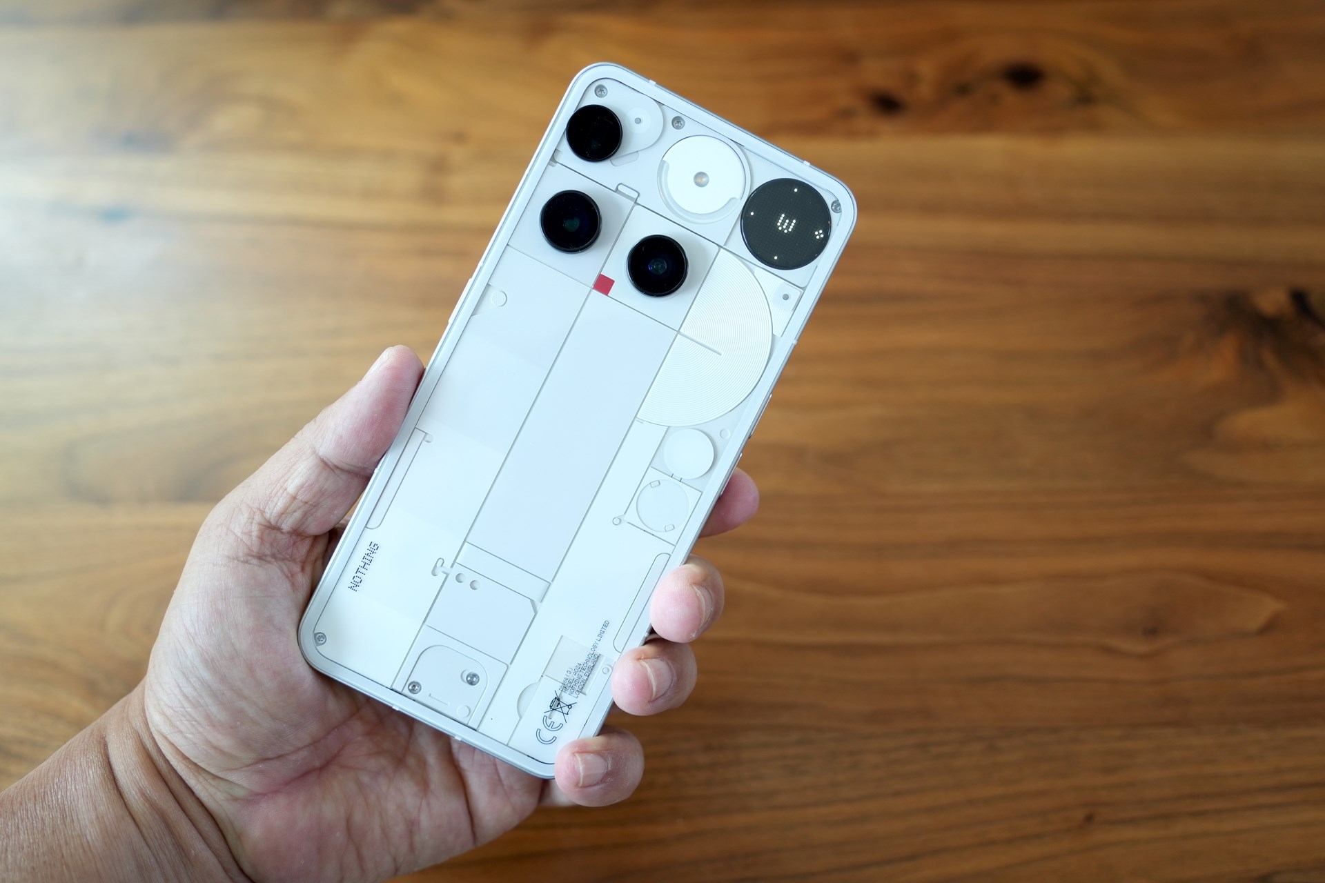 筆者はホワイトの256GBモデルを楽天モバイルで購入。Nothing公式サイトでの価格よりも4900円安い11万9900円だった