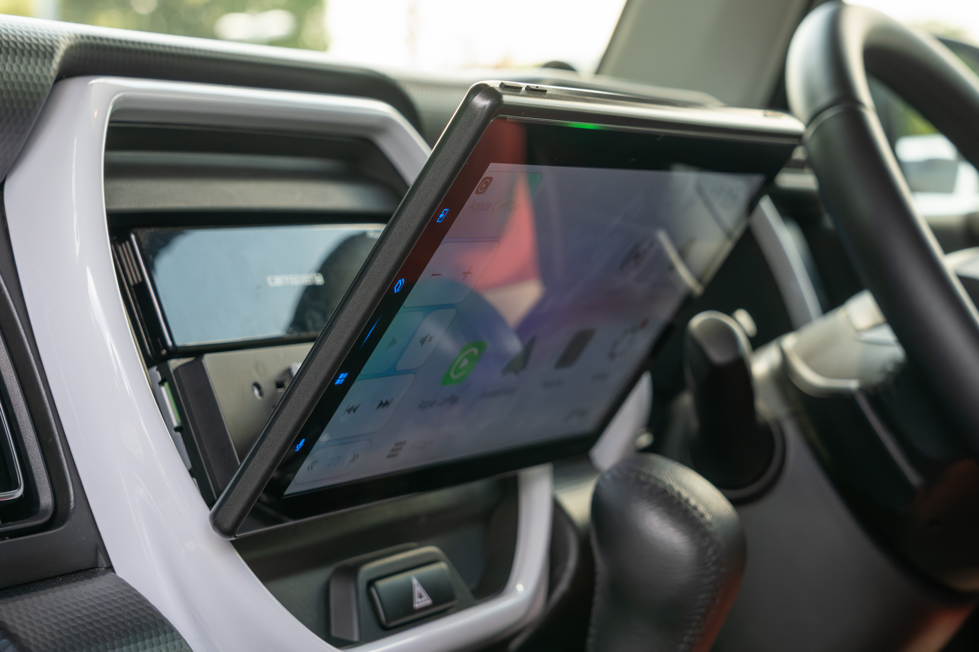 下向きはここまで傾けられる