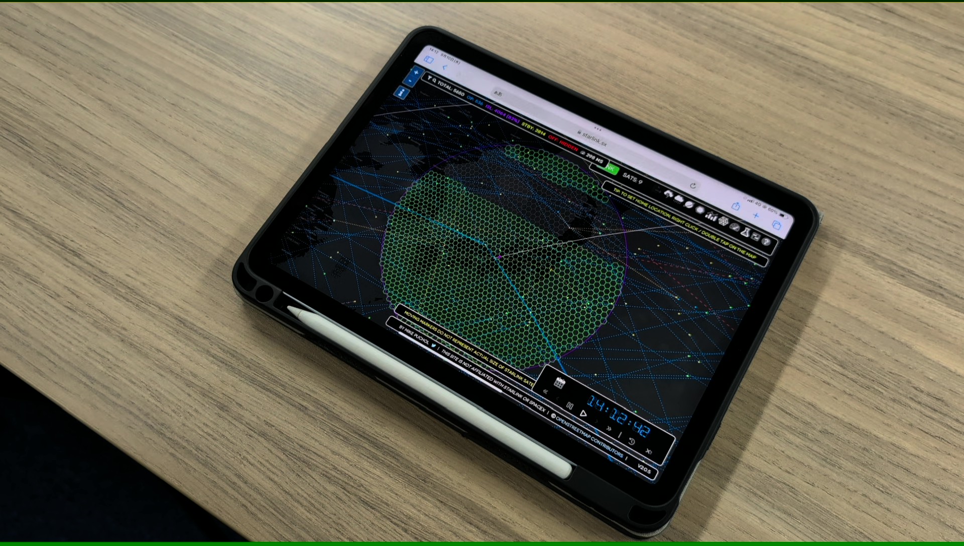 Starlinkの衛星マップをタブレットに表示しながら説明