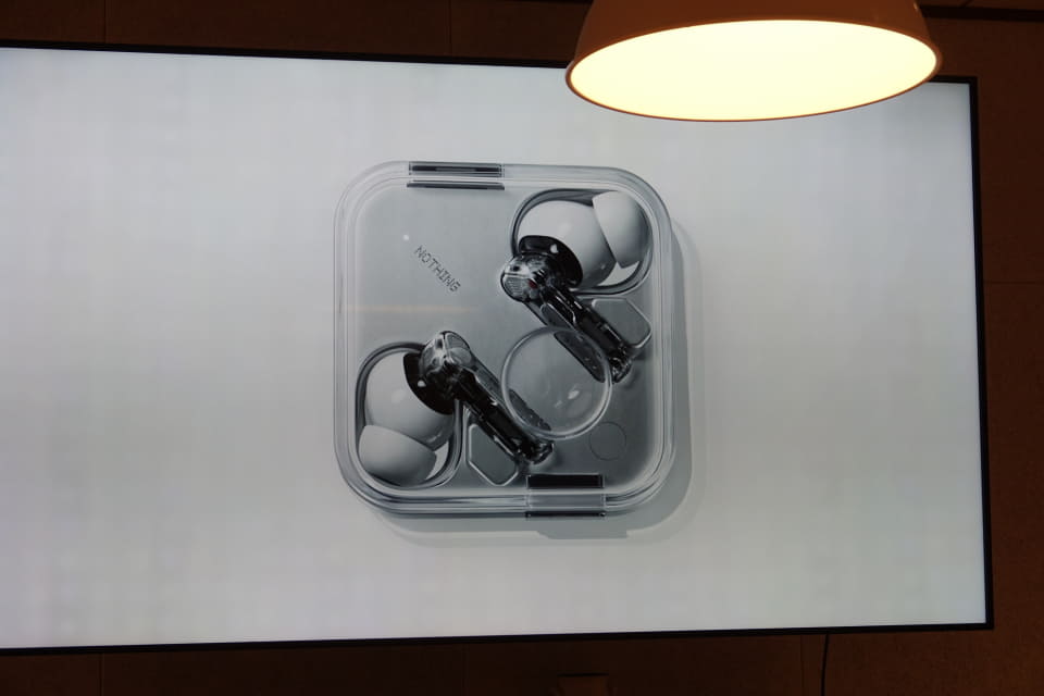 Nothing「Ear(3)」を正式発表、ケースにマイクを備えた“スーパーマイク