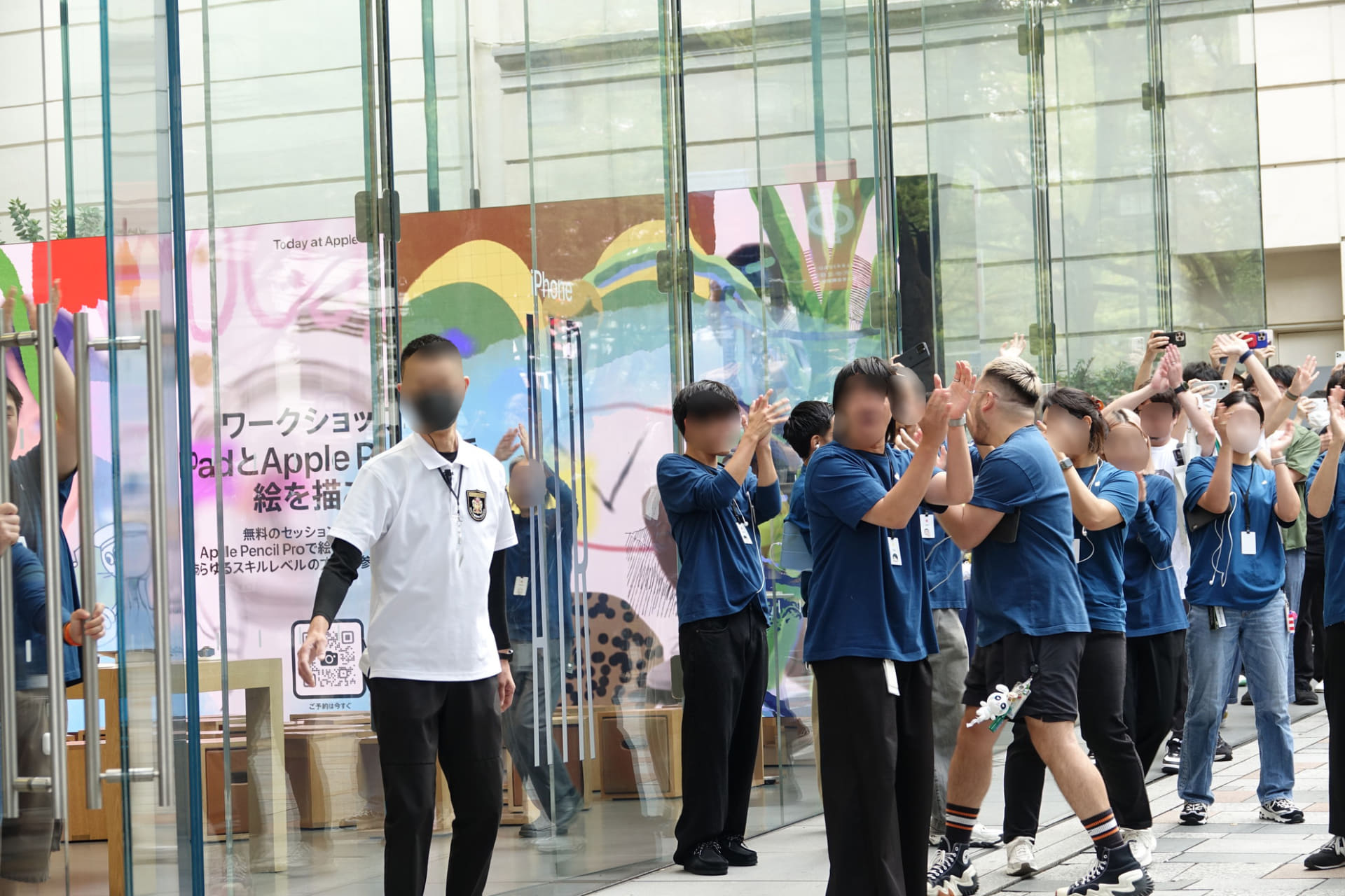 8時の開店をカウントダウン