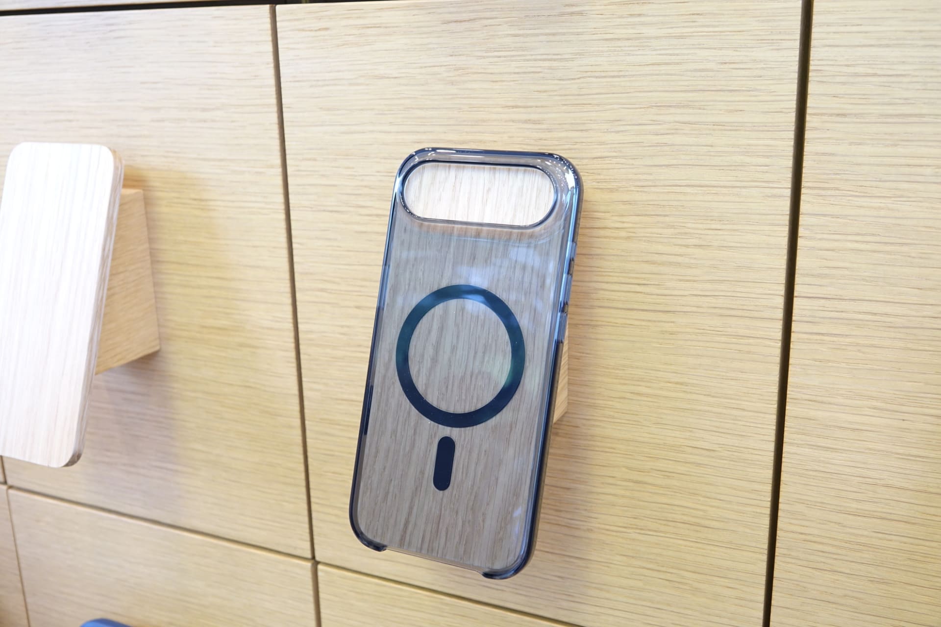 iPhone Air向けのケースも展開されている