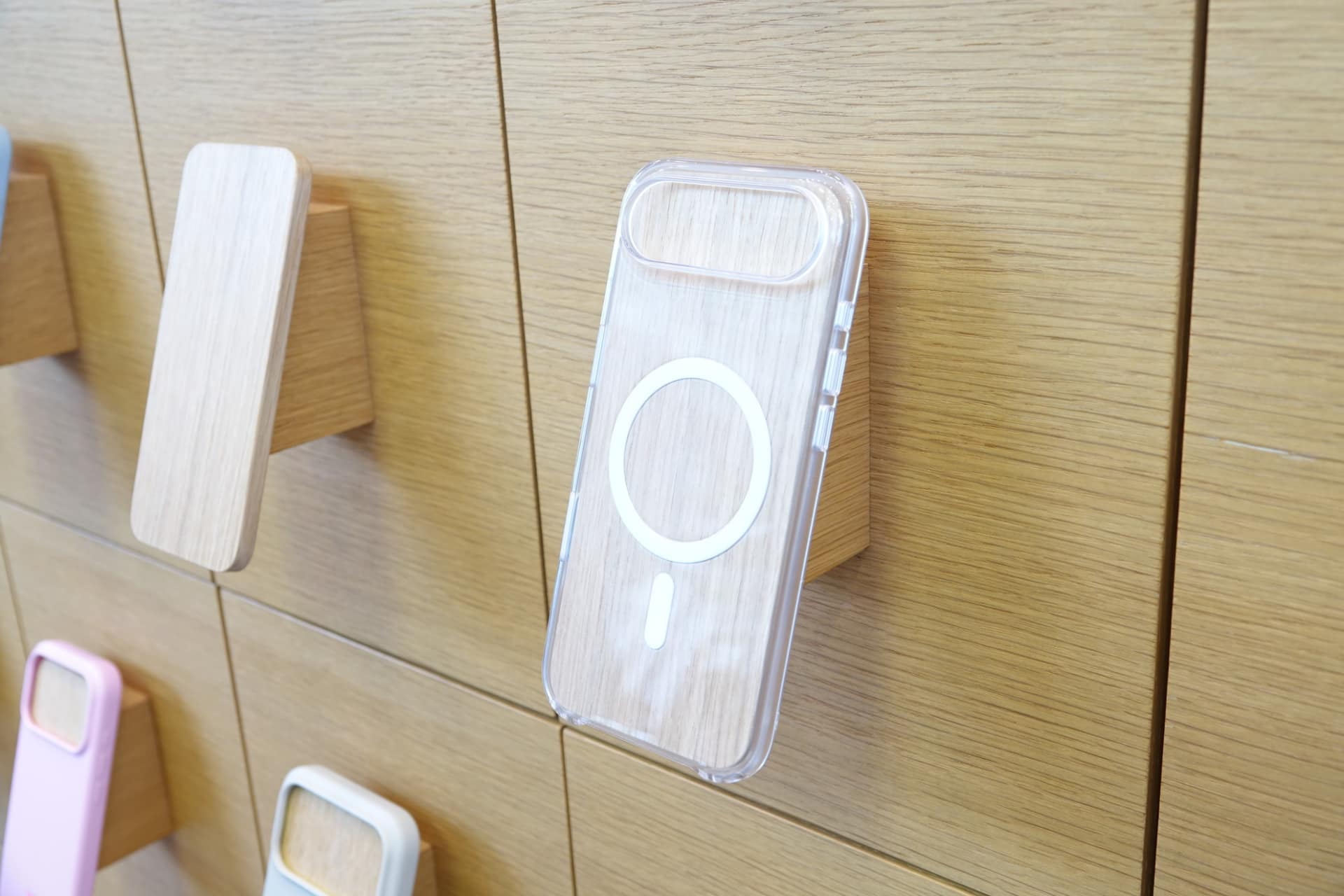 iPhone Air向けのケースも展開されている