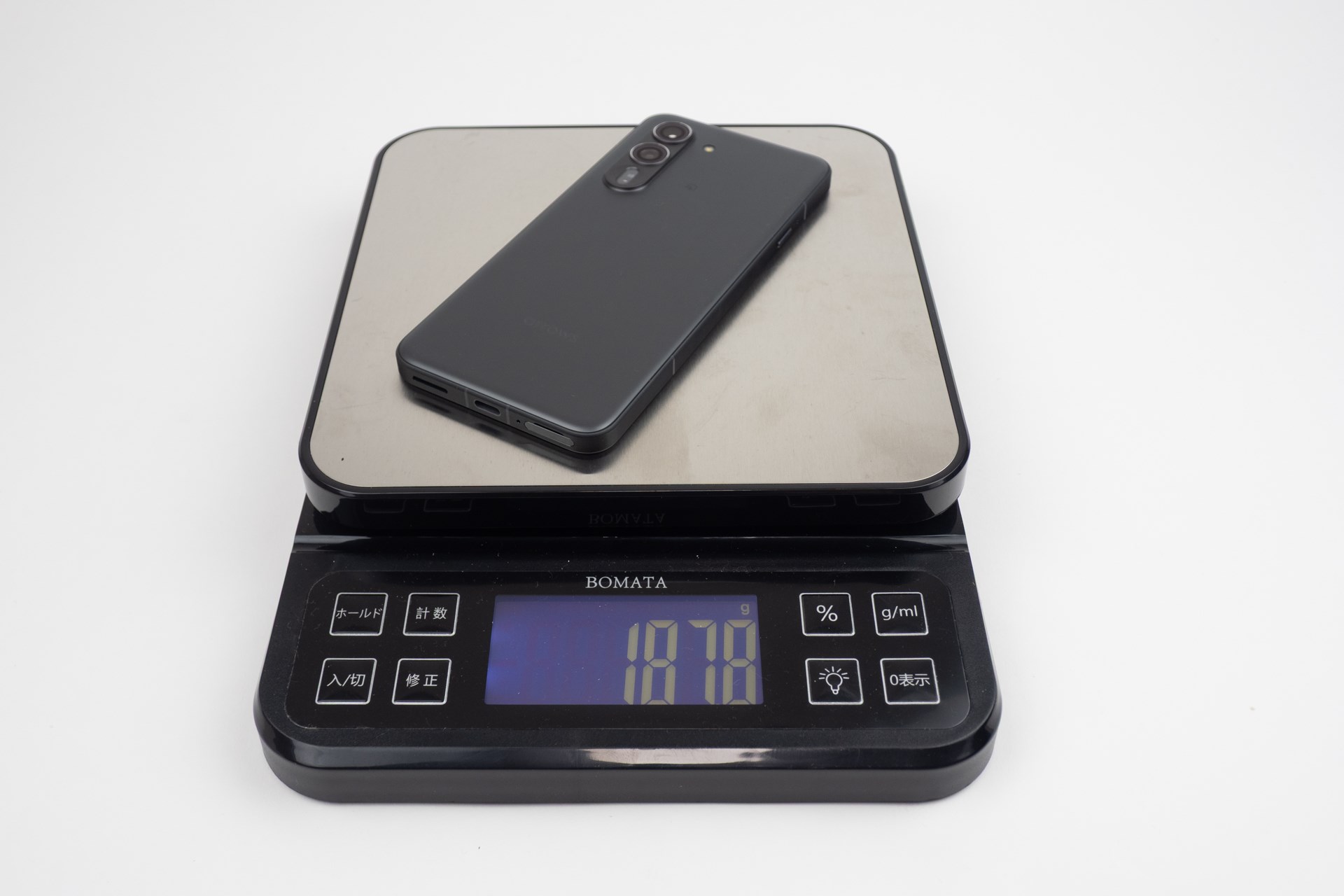 重さは実測で187.7g