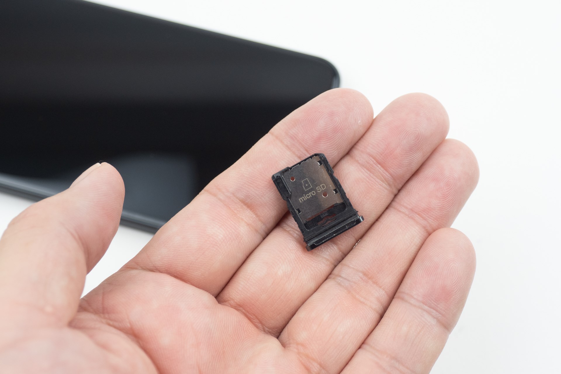 microSDもセット可能