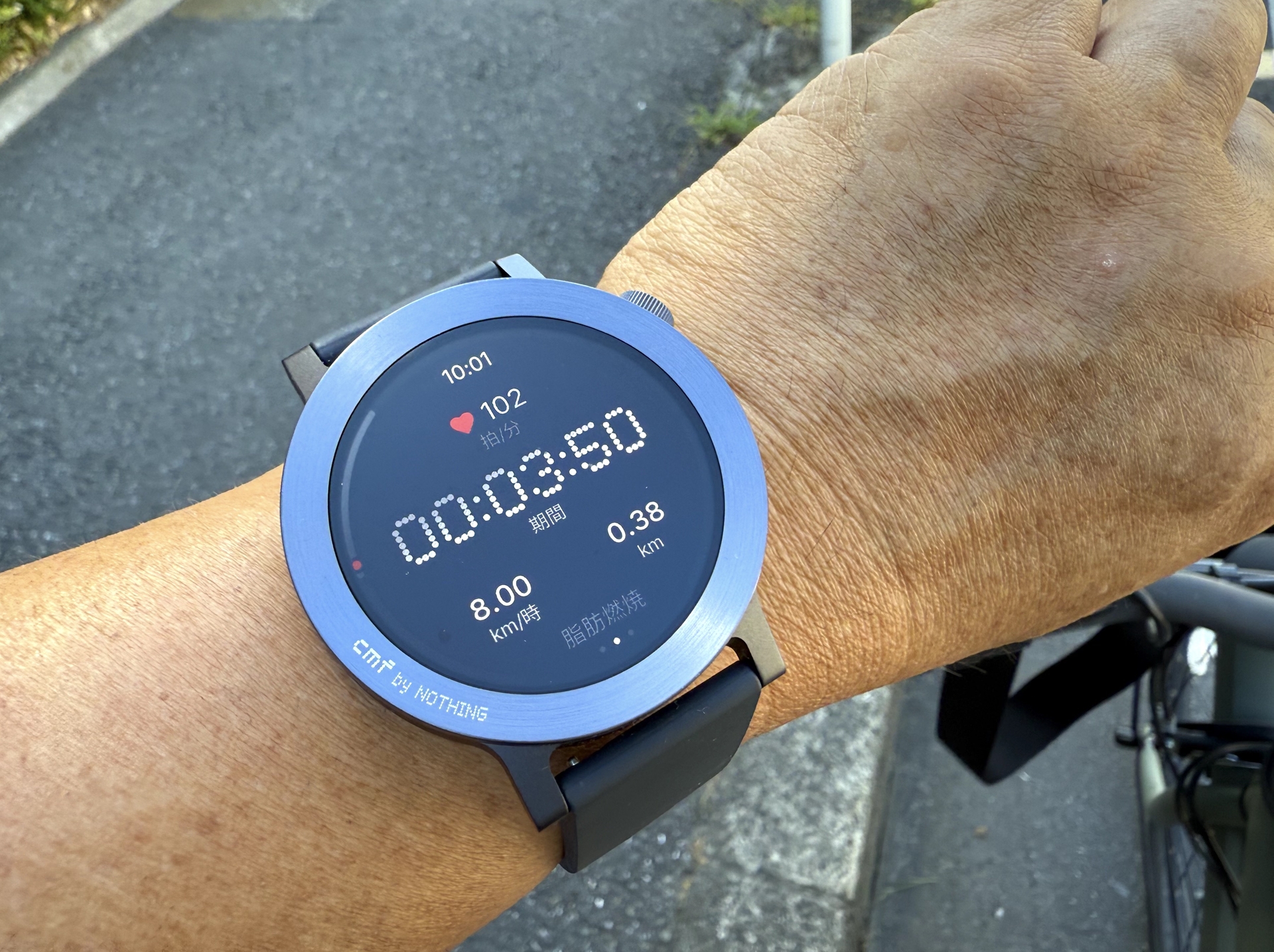 運動中の画面例。他社のスマートウォッチでは、運動の強度が色分けで表示されたりするが、CMF Watchは3色表示で、わかりにくいと感じる人もいるだろう