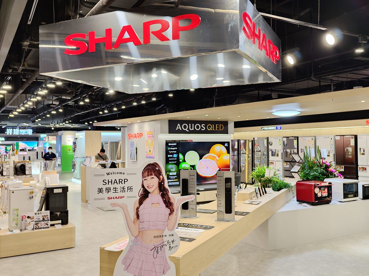 台湾のシャープのAQUOS販売コーナー