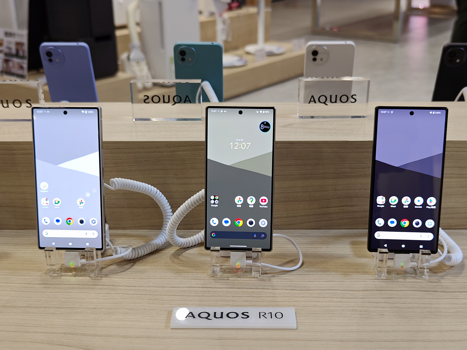 Wish5が5色、R10が3色、すべて展示してある