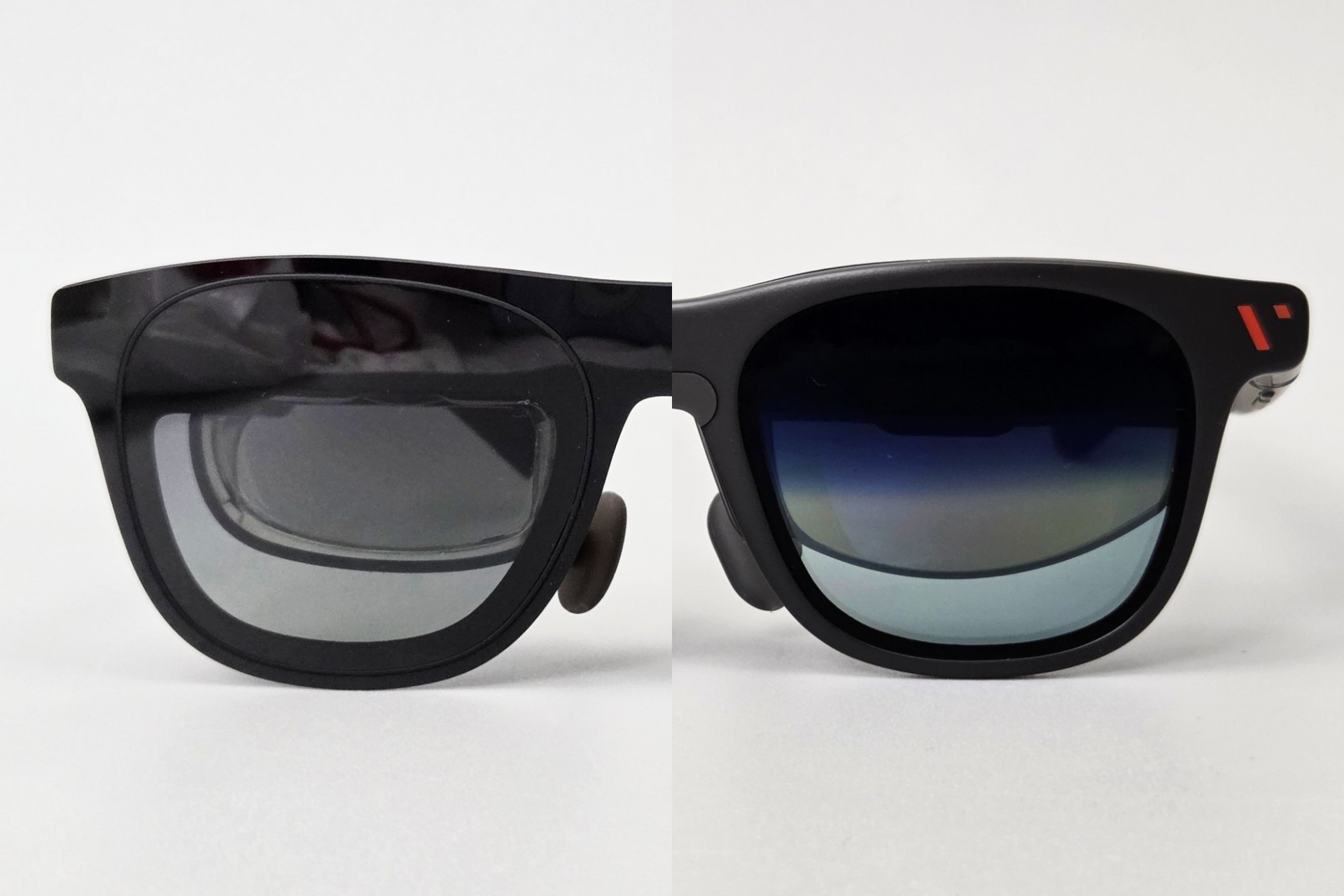 XREAL One（写真左）との比較。VITURE Pro XRは、上半分が着色されているので、向こう側が見えない。また、わずかに小ぶりで何となく高級っぽい