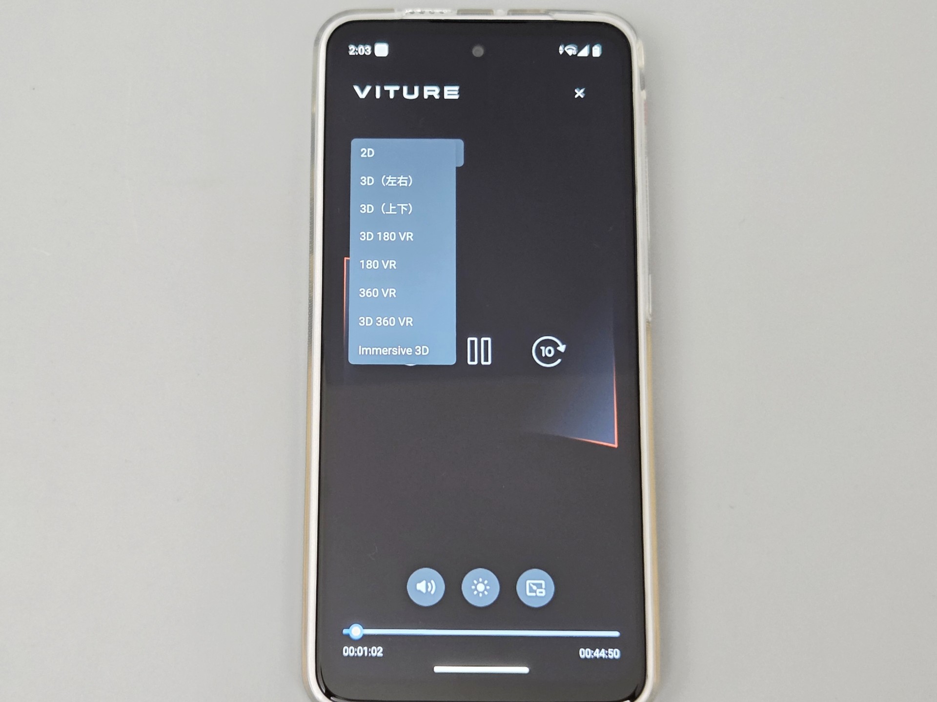 Immersive 3Dなどを選ぶと、全画面で動画が再生されるため、接続しているスマートフォンにプレイヤー機能が表示される