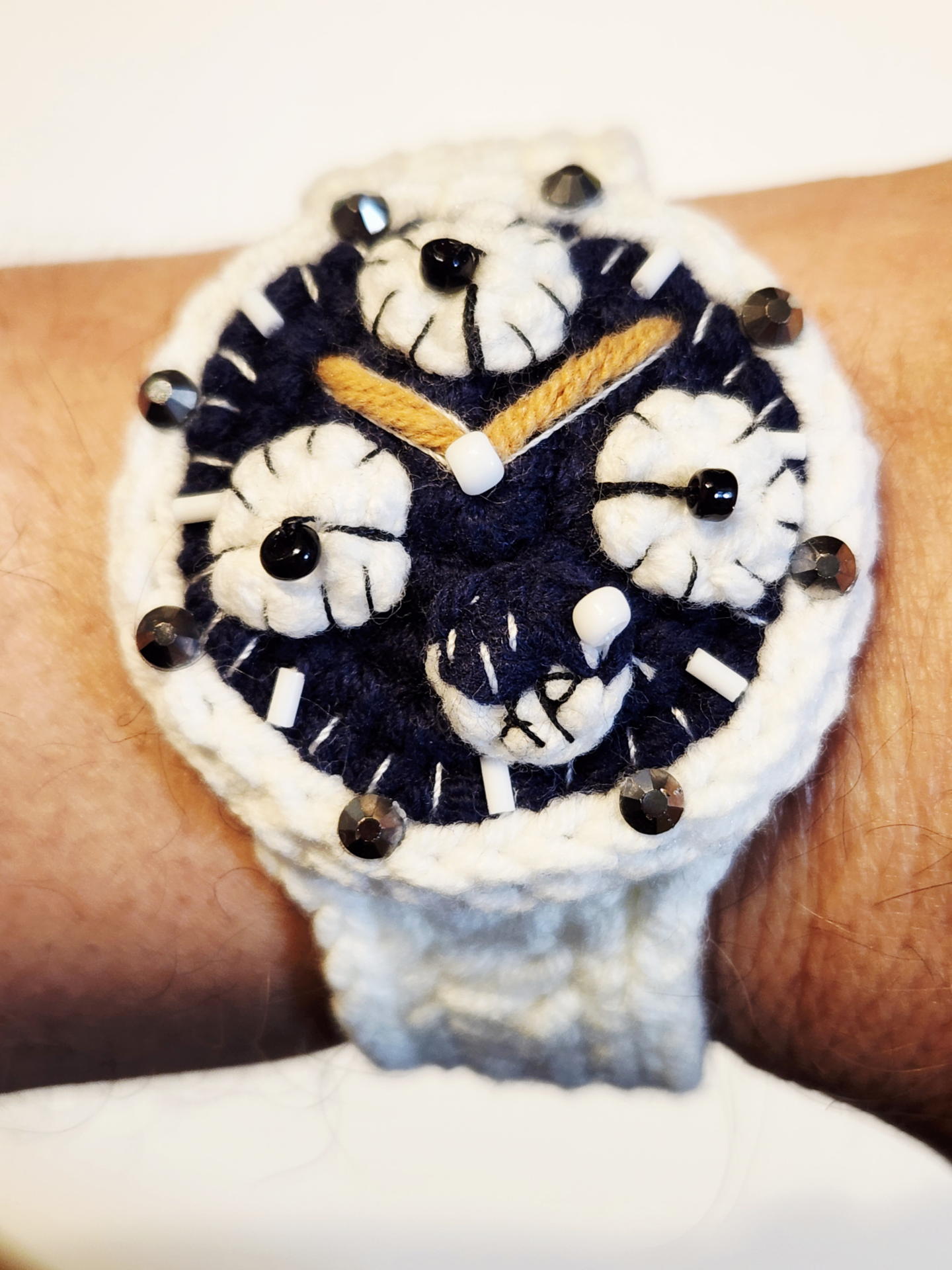 手首に装着した写真