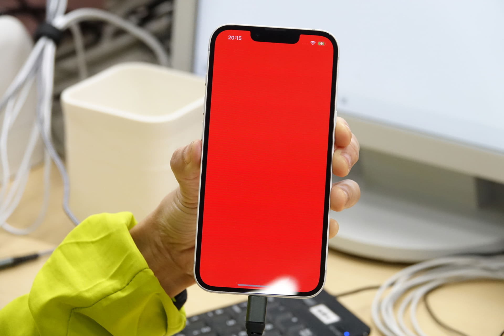 ディスプレイの色合いをチェック