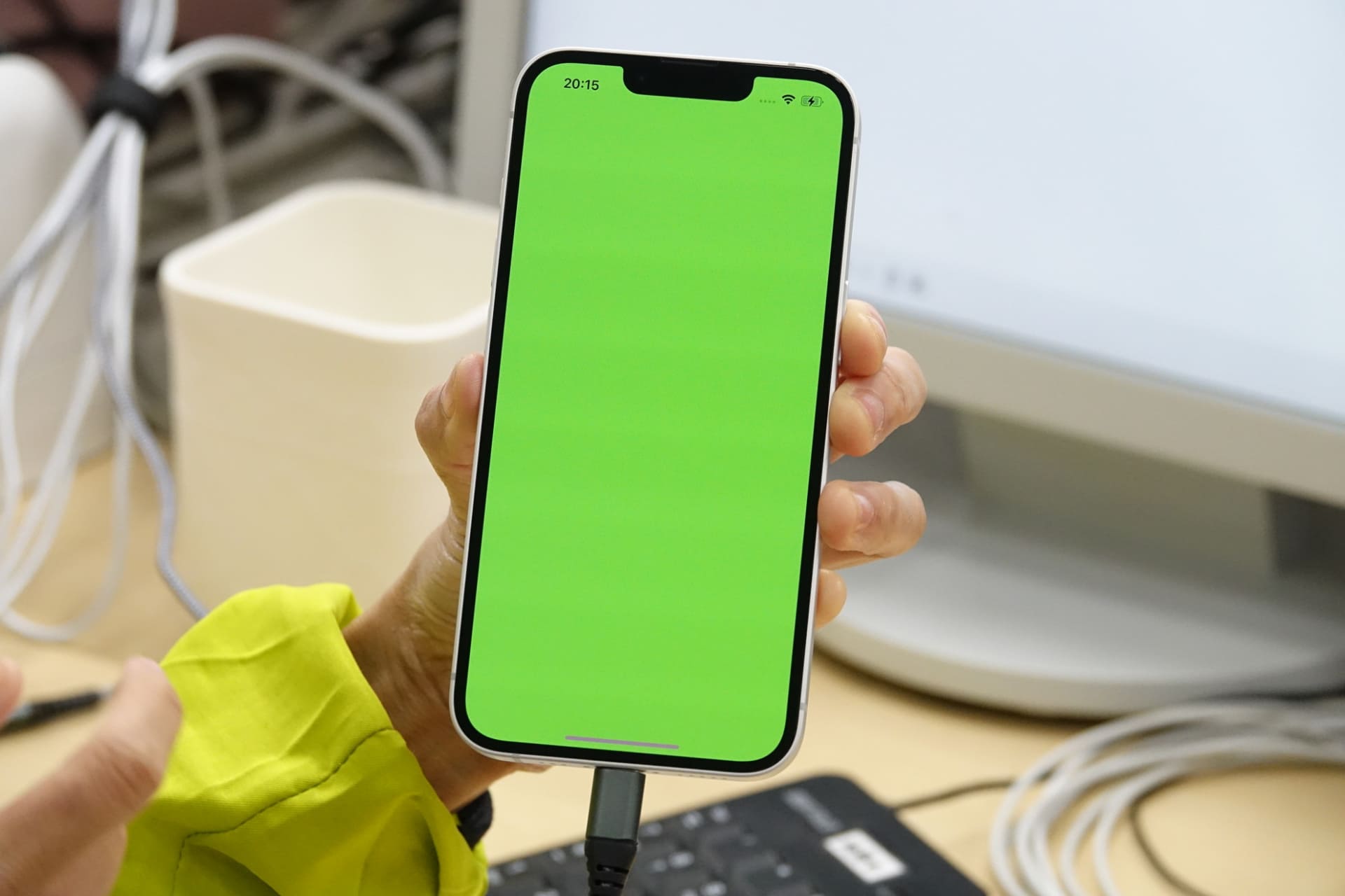 ディスプレイの色合いをチェック