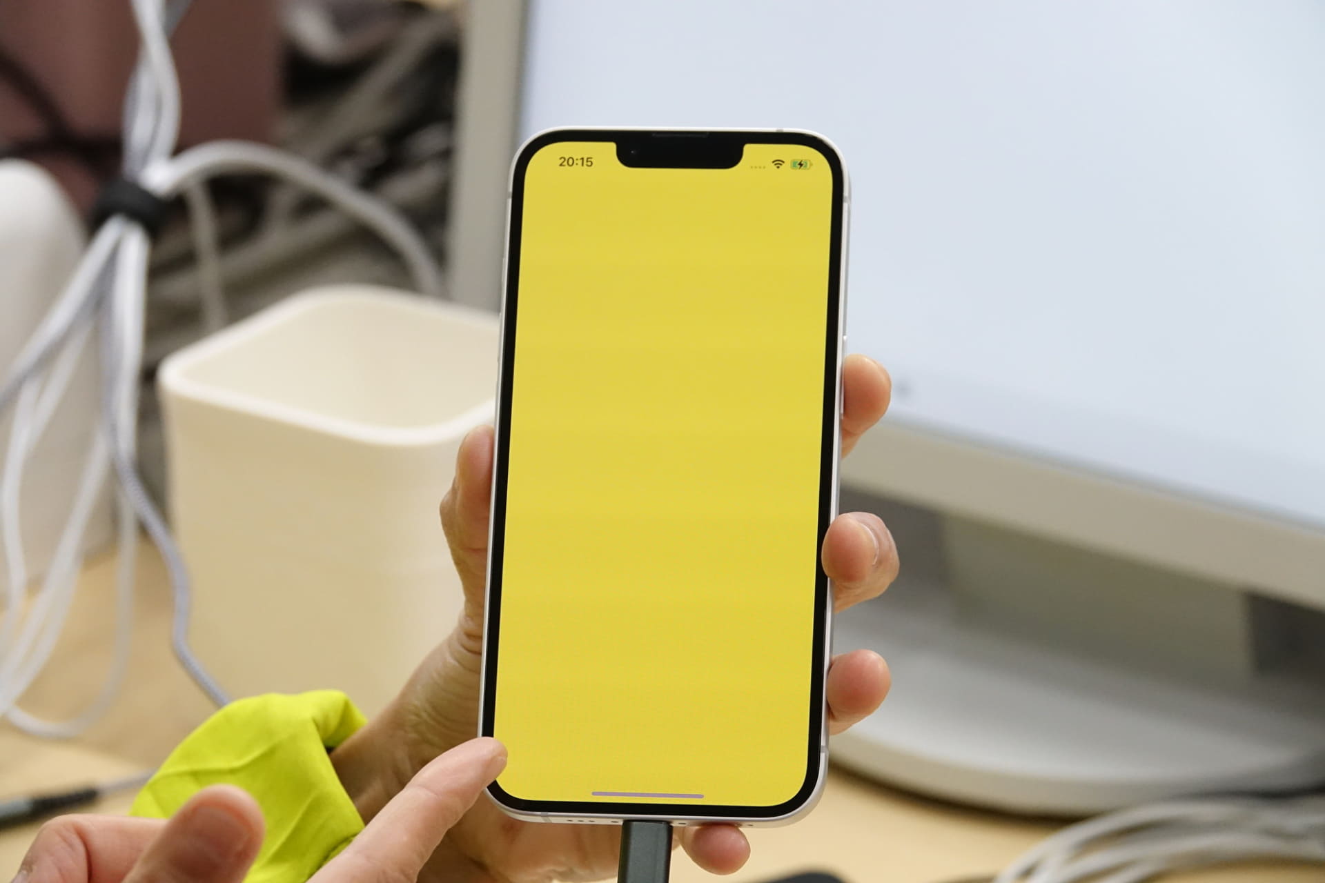 ディスプレイの色合いをチェック