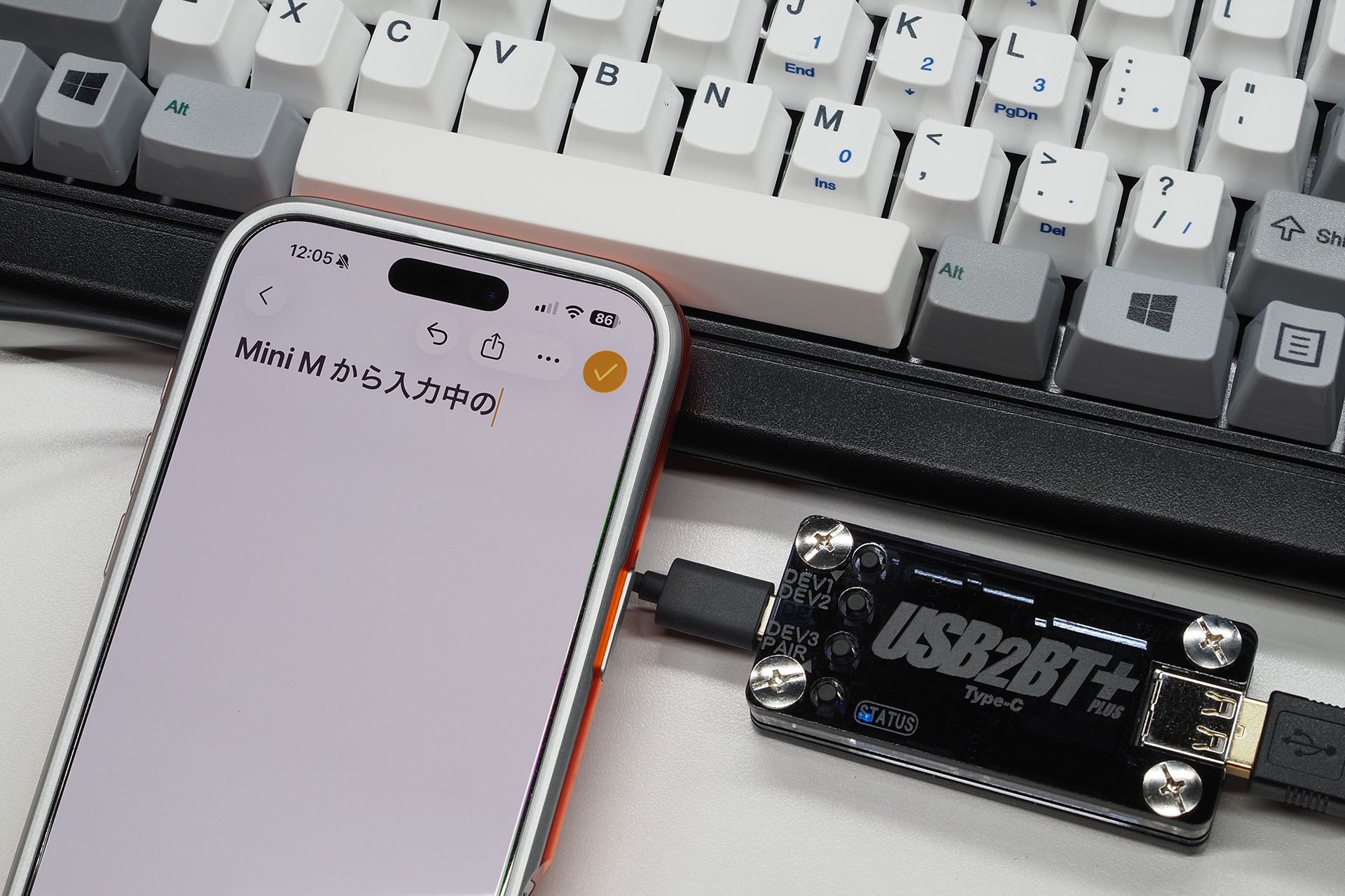 Bluetooth化したMini Mは、もちろんiPhoneなどのスマートフォンやiPadなどのタブレットと接続して使うことができる。
