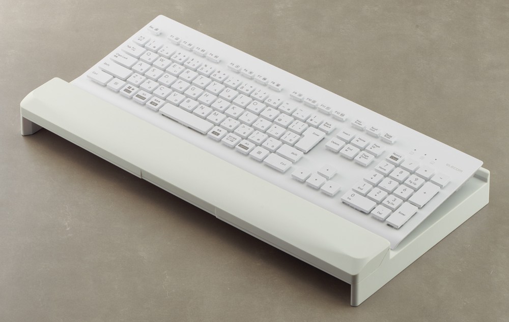 LIHIT LAB.「キーボードスタンド A-252」は一般的なフルサイズキーボードを乗せられるキーボードスタンドだ。メーカー価格は税別2200円。※画像はLIHIT LAB.製品情報ページより抜粋。