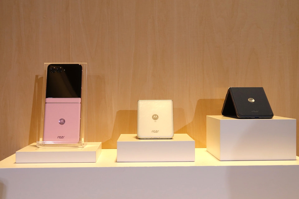 写真で見る「motorola razr 60」] - ケータイ Watch