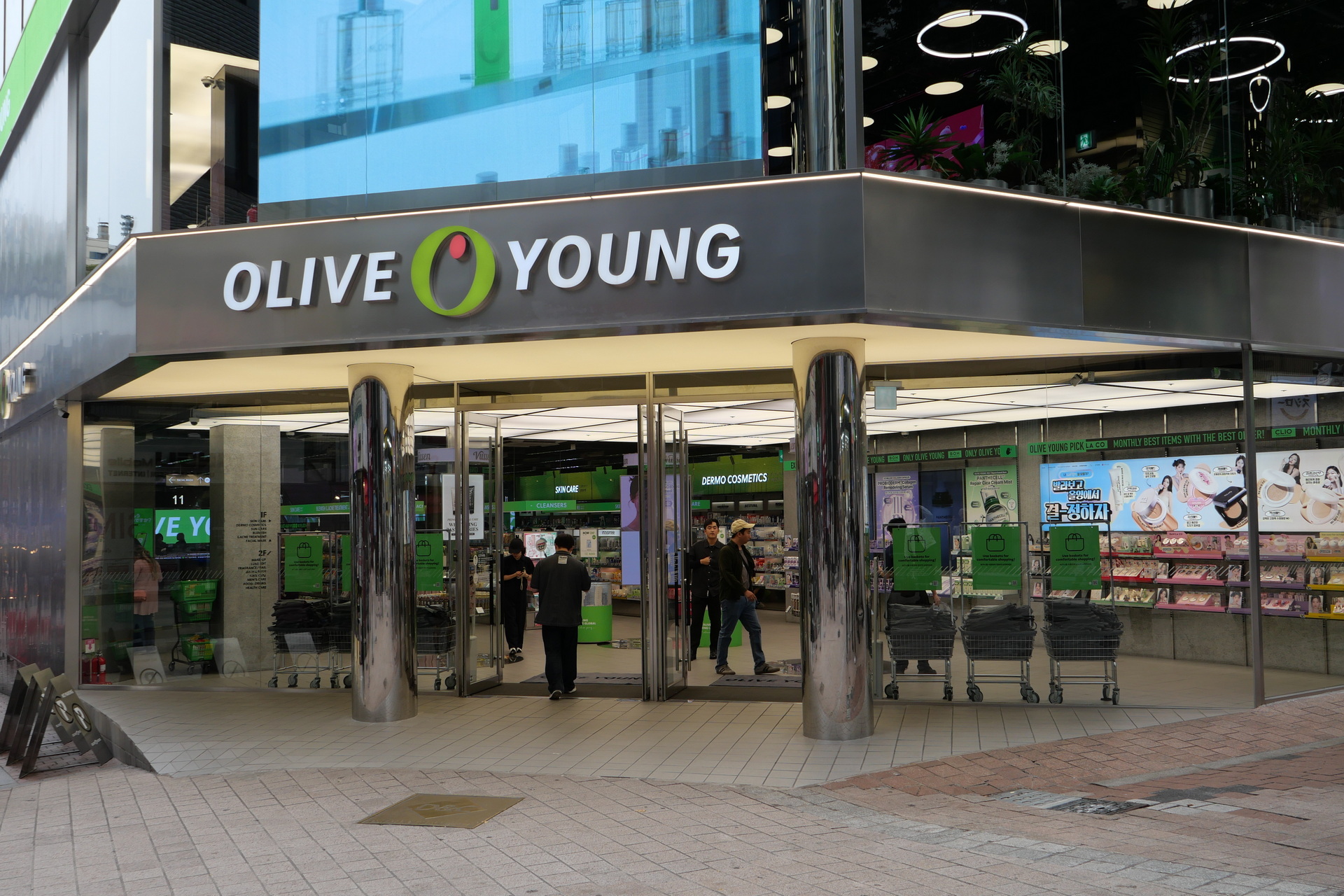 明洞の人気コスメ店「OliveYoung MyeongDong town店」もPayPayでの支払いに対応